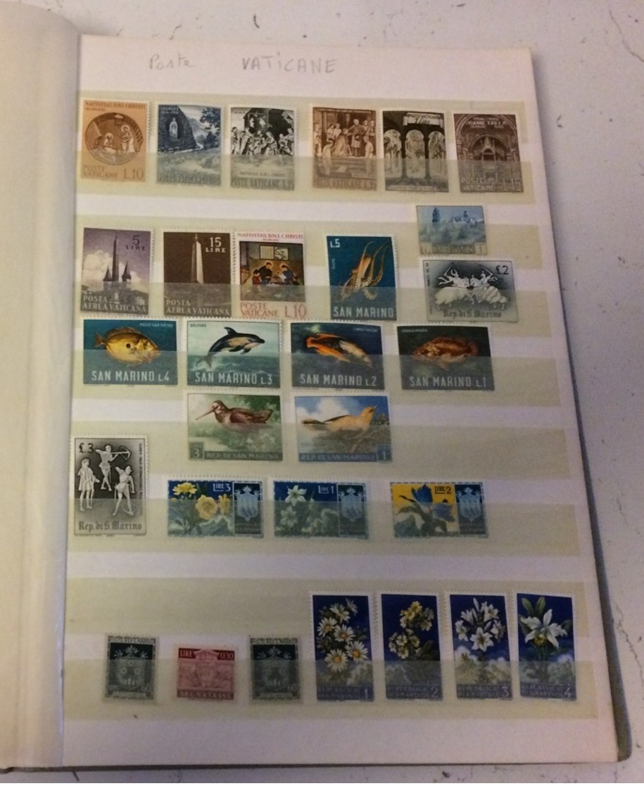 Album Timbres Neufs, Différent Pays Du Monde   (voir Photos Pays Inscrit)(dernière Photos Timbres Oblitéré Portugal) - Collections (en Albums)