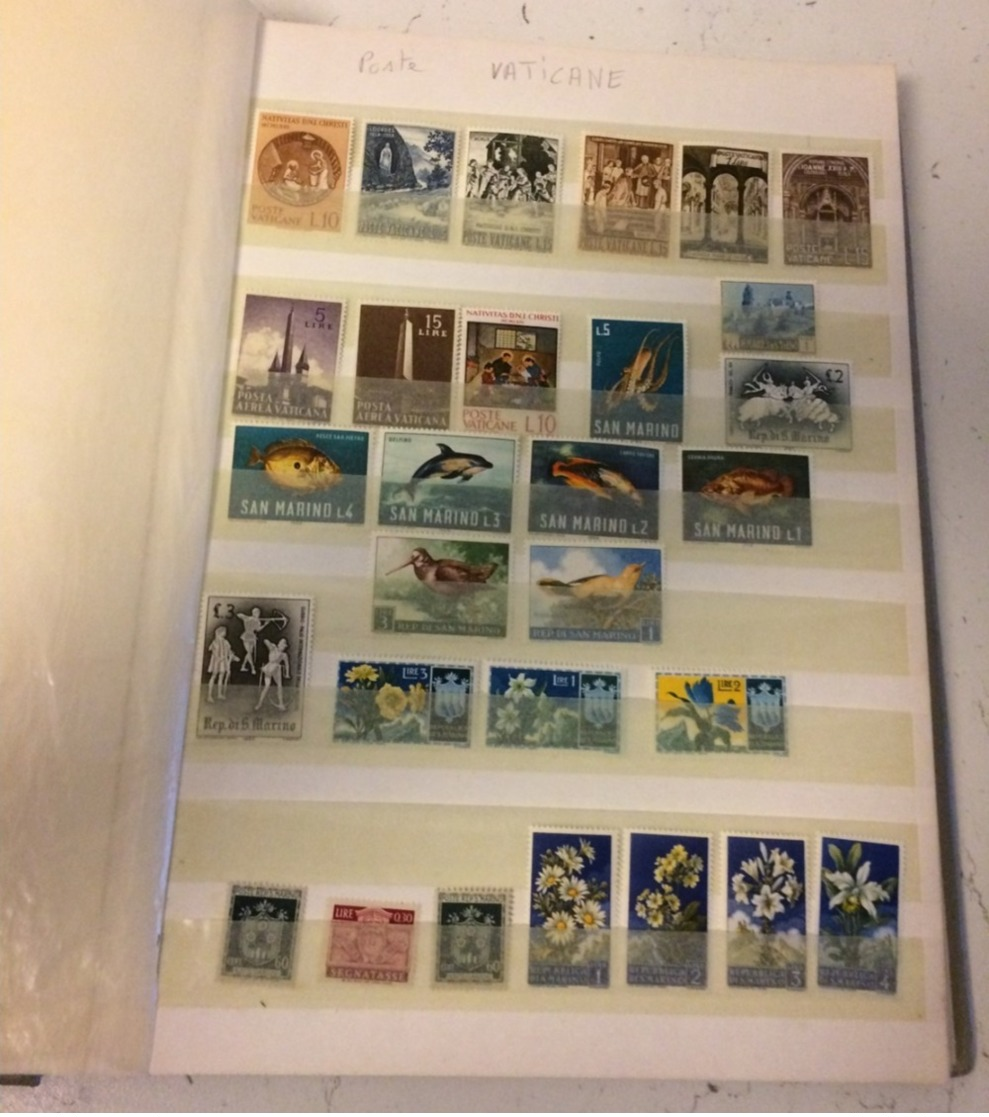 Album Timbres Neufs, Différent Pays Du Monde   (voir Photos Pays Inscrit)(dernière Photos Timbres Oblitéré Portugal) - Collections (with Albums)