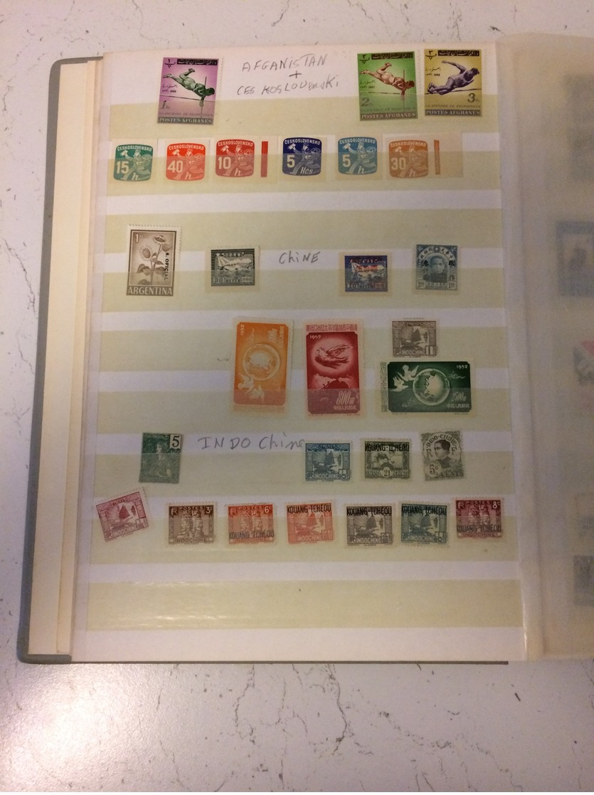 Album timbres neufs, différent Pays du Monde   (voir photos pays inscrit)(dernière photos timbres oblitéré Portugal)