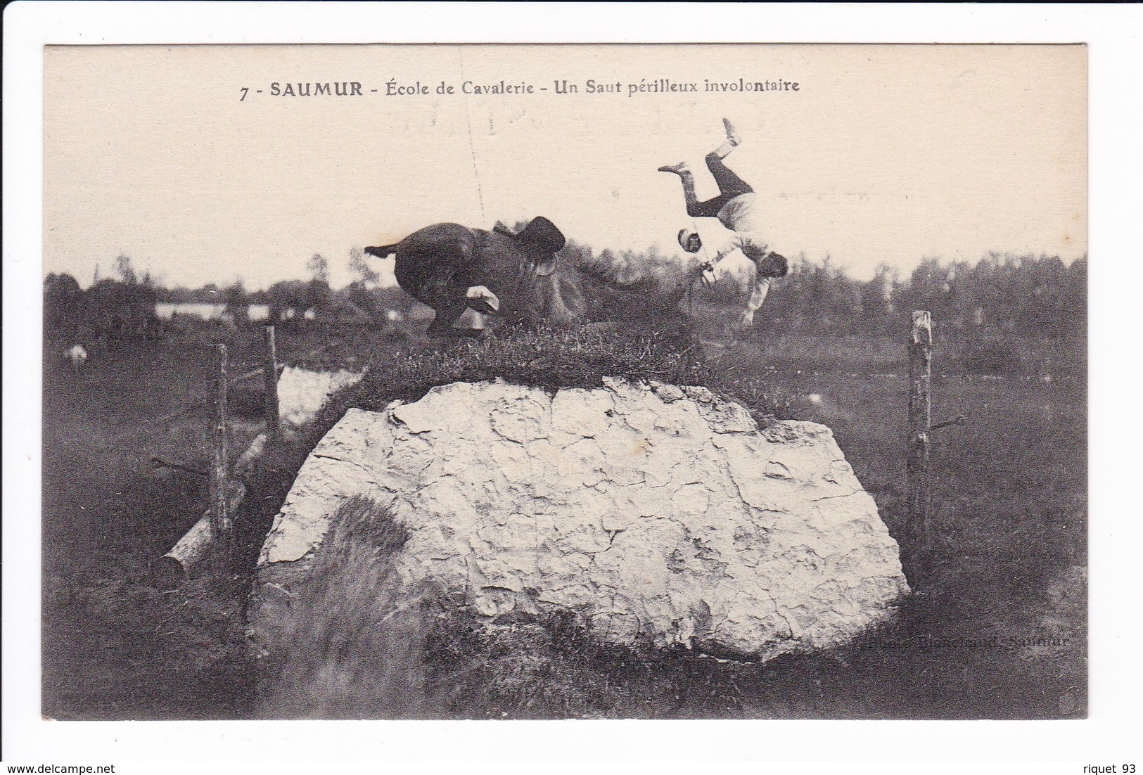 7 - Saumur - Ecole De Cavalerie - Un Saut Périlleux Involontaire - Saumur