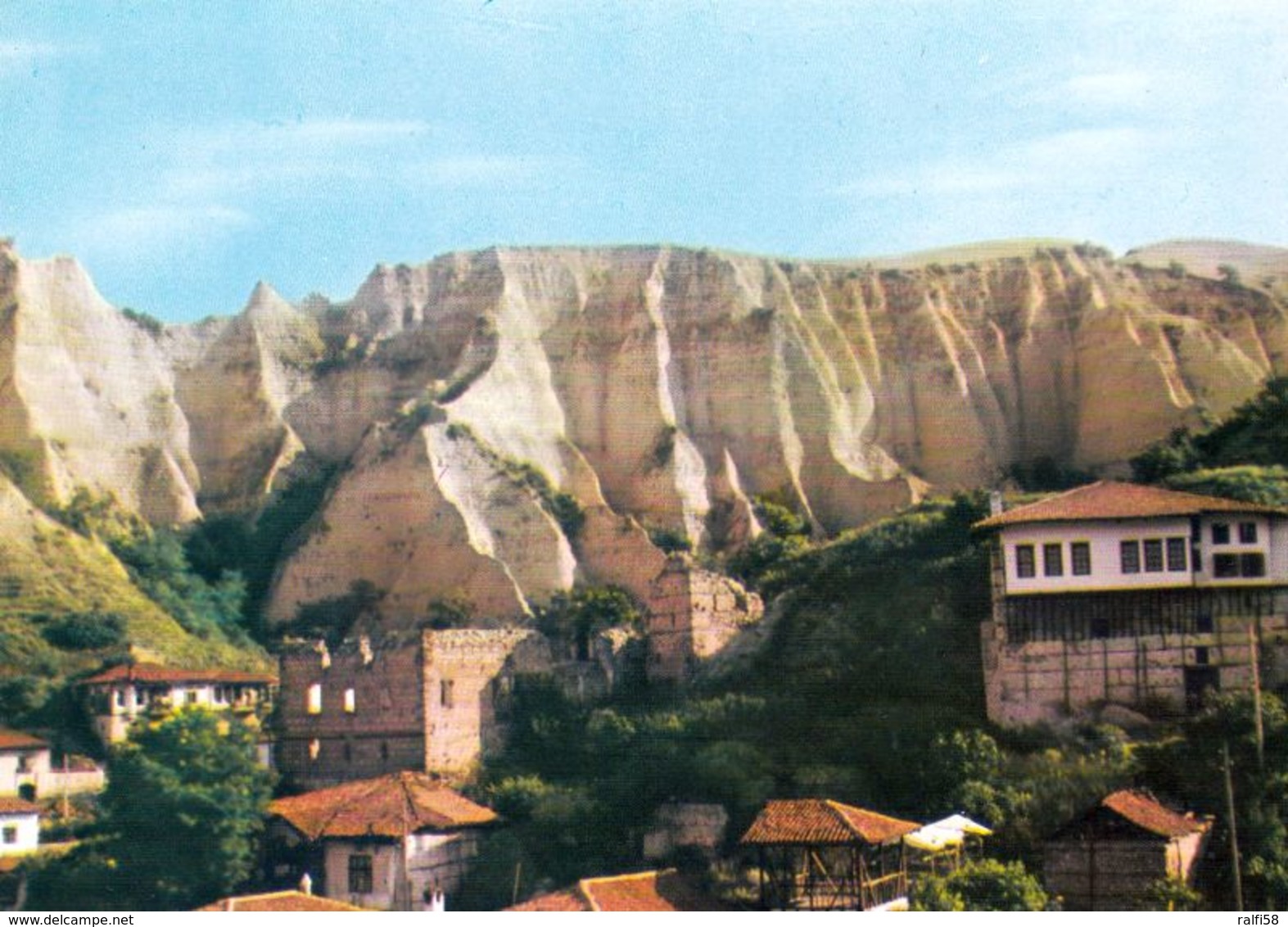 1 AK Bulgarien *  Melnik - Die Kleinste Stadt Bulgariens - Im Hintergrund Die Sandsteinpyramiden Von Melnik * - Bulgarije