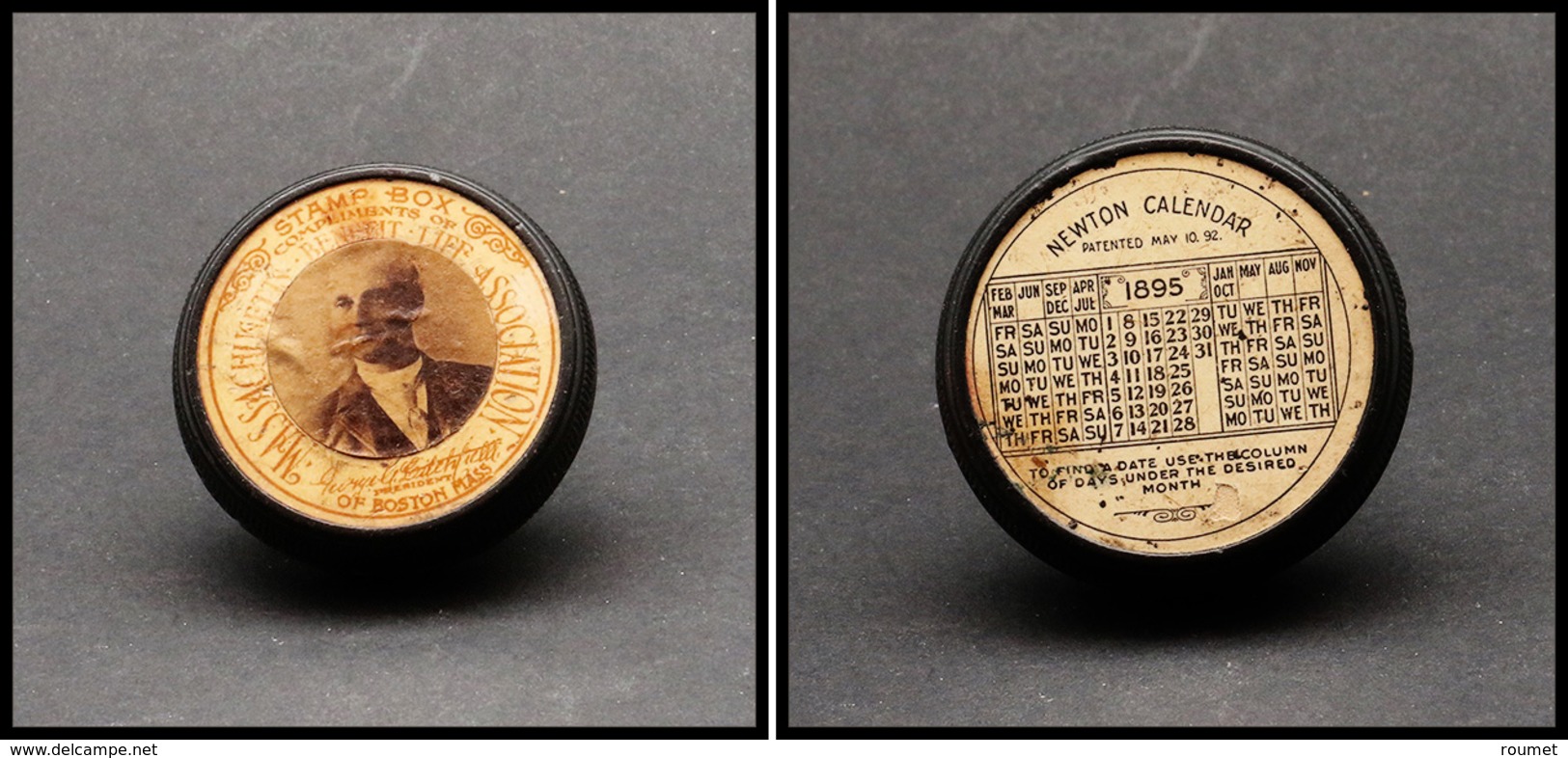 Boîte Publicitaire En Bakelite "Stamp Box Massachussets Benefit Association" Et Calendrier De 1895 Sur L'autre Face, Dia - Stamp Boxes