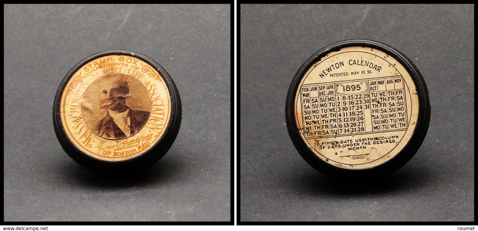 Boîte Publicitaire En Bakelite "Stamp Box Massachussets Benefit Association" Et Calendrier De 1895 Sur L'autre Face, Dia - Boites A Timbres