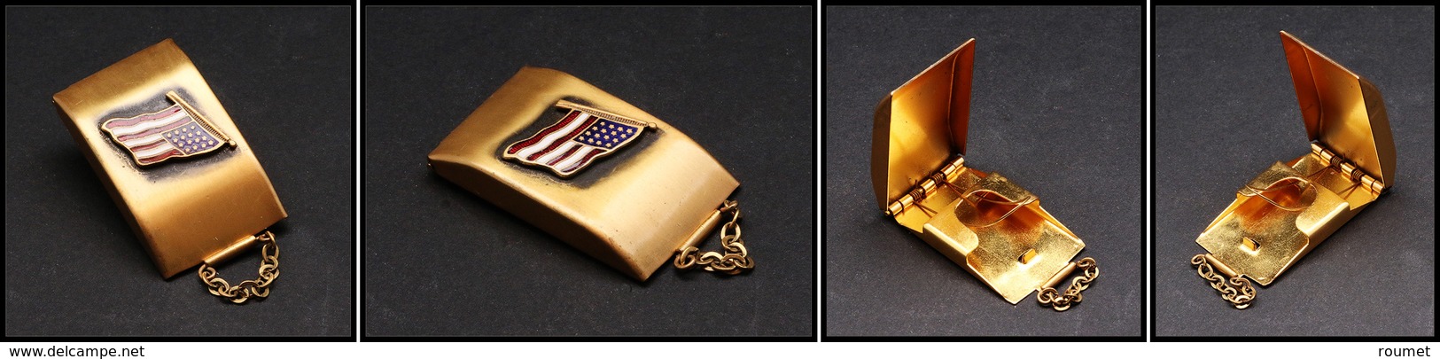 Etui Pendentif En Métal Doré Avec Drapeau US En émail, En Décor, 1 Comp., H.43mm, L.24mm. - TB - Stamp Boxes