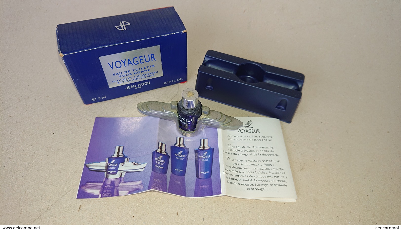 Flacon Miniature Semi-moderne Parfum Homme Voyageur De Jean Patou, Flacon Et Son Vaisseau 5 Ml - Miniatures Hommes (avec Boite)