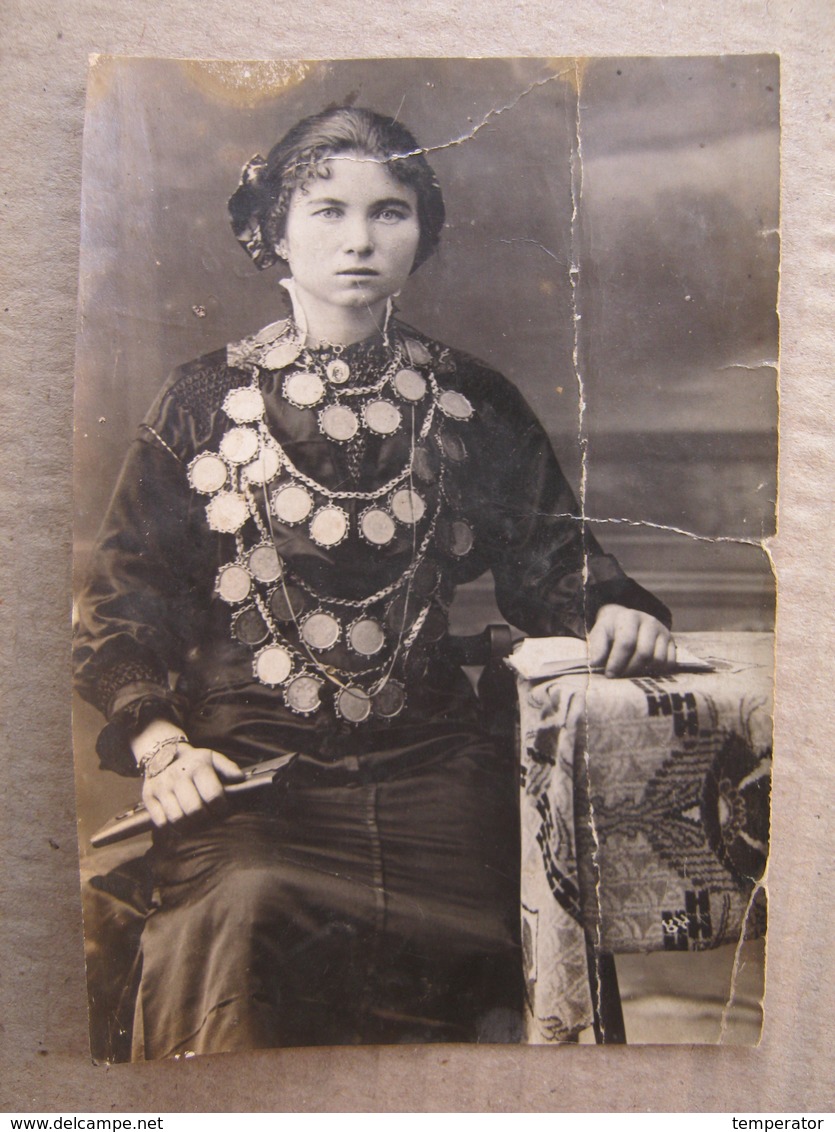 Pretty Lady With Jewelry - Old Photo ( 12,5 X 8,5 Cm ) - Anonymous Persons