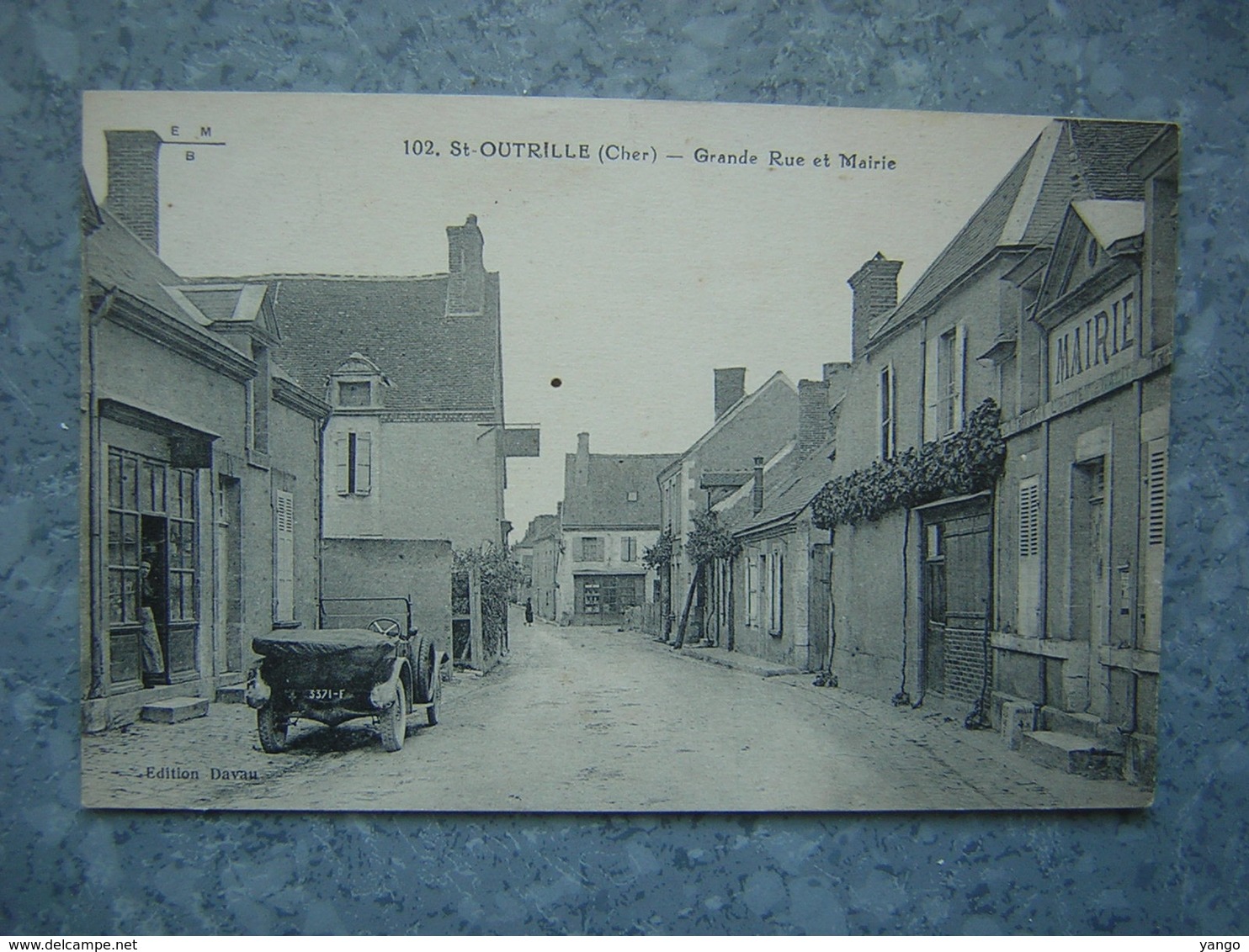 ST OUTRILLE - GRANDE RUE ET MAIRIE - Autres & Non Classés