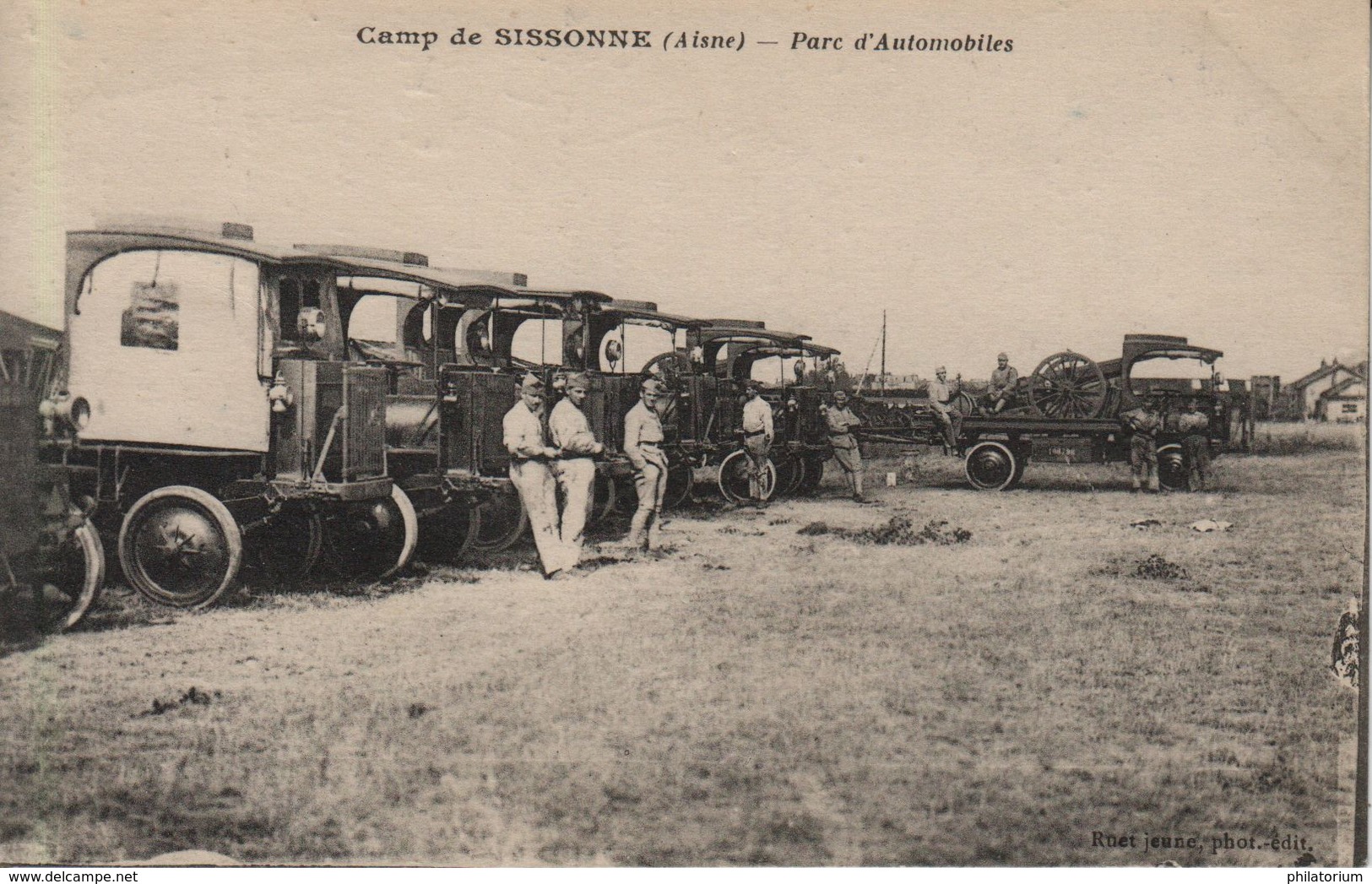 02  SISSONNE  (Aisne)  Parc D'automobiles - Sissonne