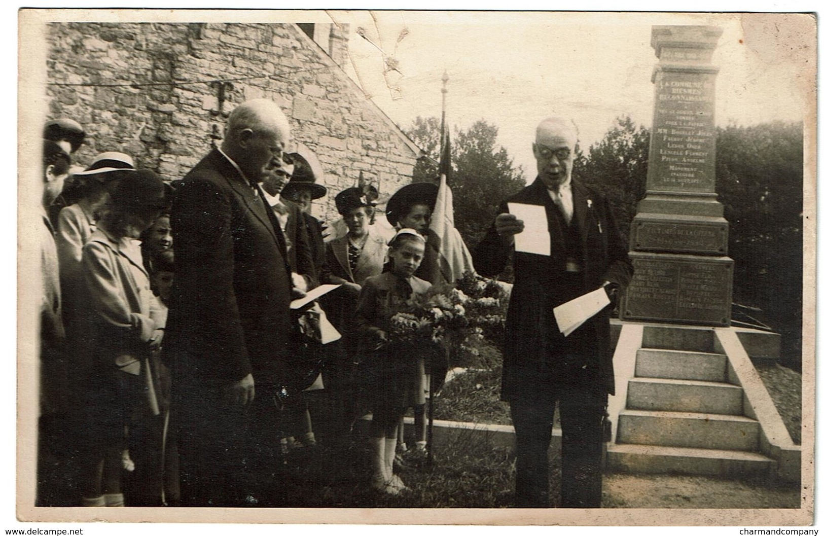 Carte Photo Biesmes / Biesme - Rassemblement Devant Le Monument Aux Morts - 2 Scans - Mettet