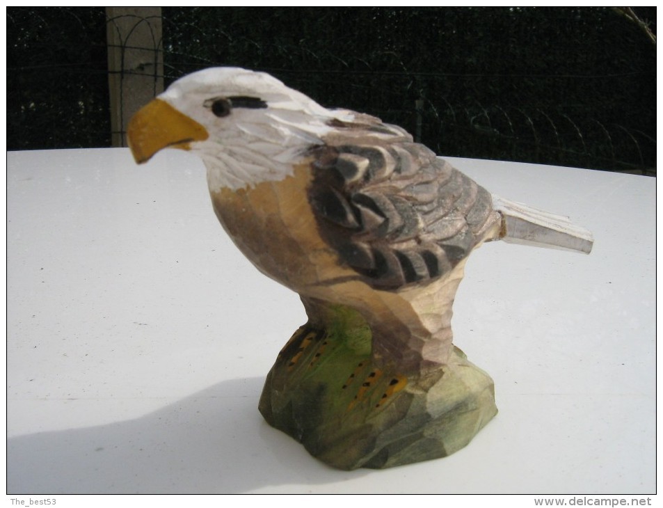 Aigle  Sculpté En Bois Peint  - Hauteur 8 Cm  Longueur 13 Cm   - Travail Artisanal - Madera