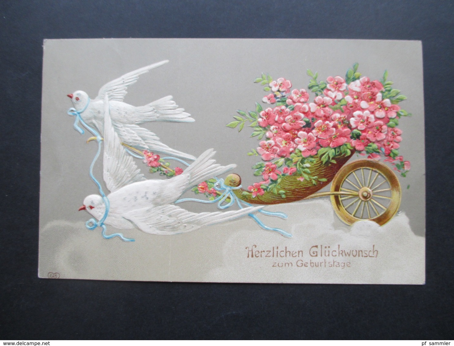 Deutsches Reich 1910 Reliefkarte Herzlichen Glückwunsch Zum Geburtstag Tauben Ziehen Eine Karren Mit Blumen - Anniversaire