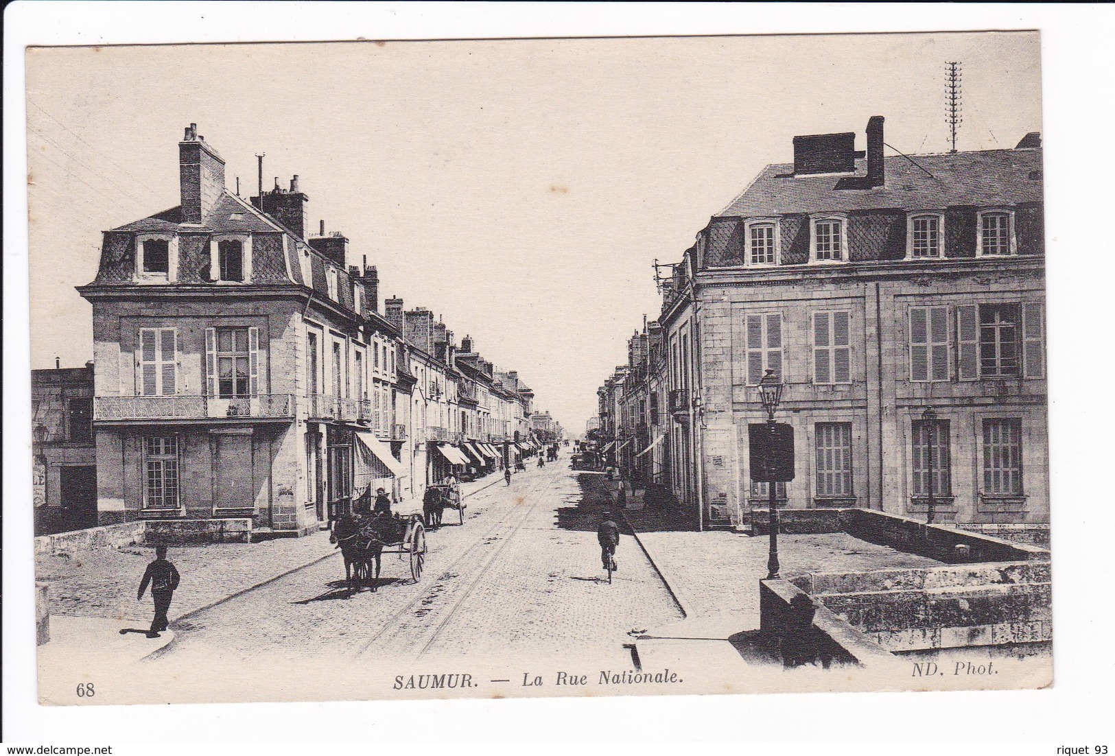 68 - SAUNUR - La Rue Nationale - Saumur
