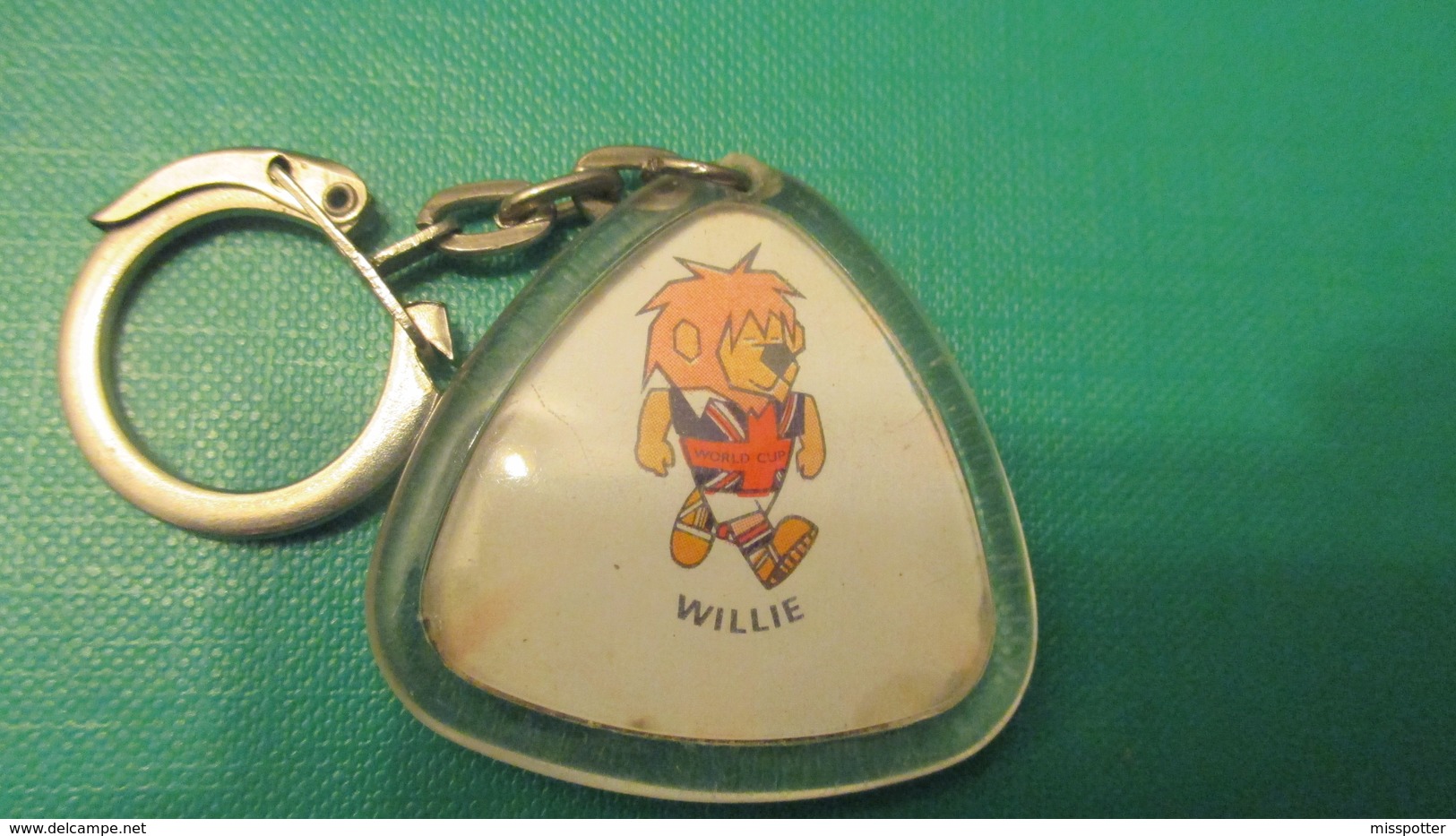 Porte Clé Vintage Willie Coupe Du Monde De Football 1966 Jules Rimet - Key-rings