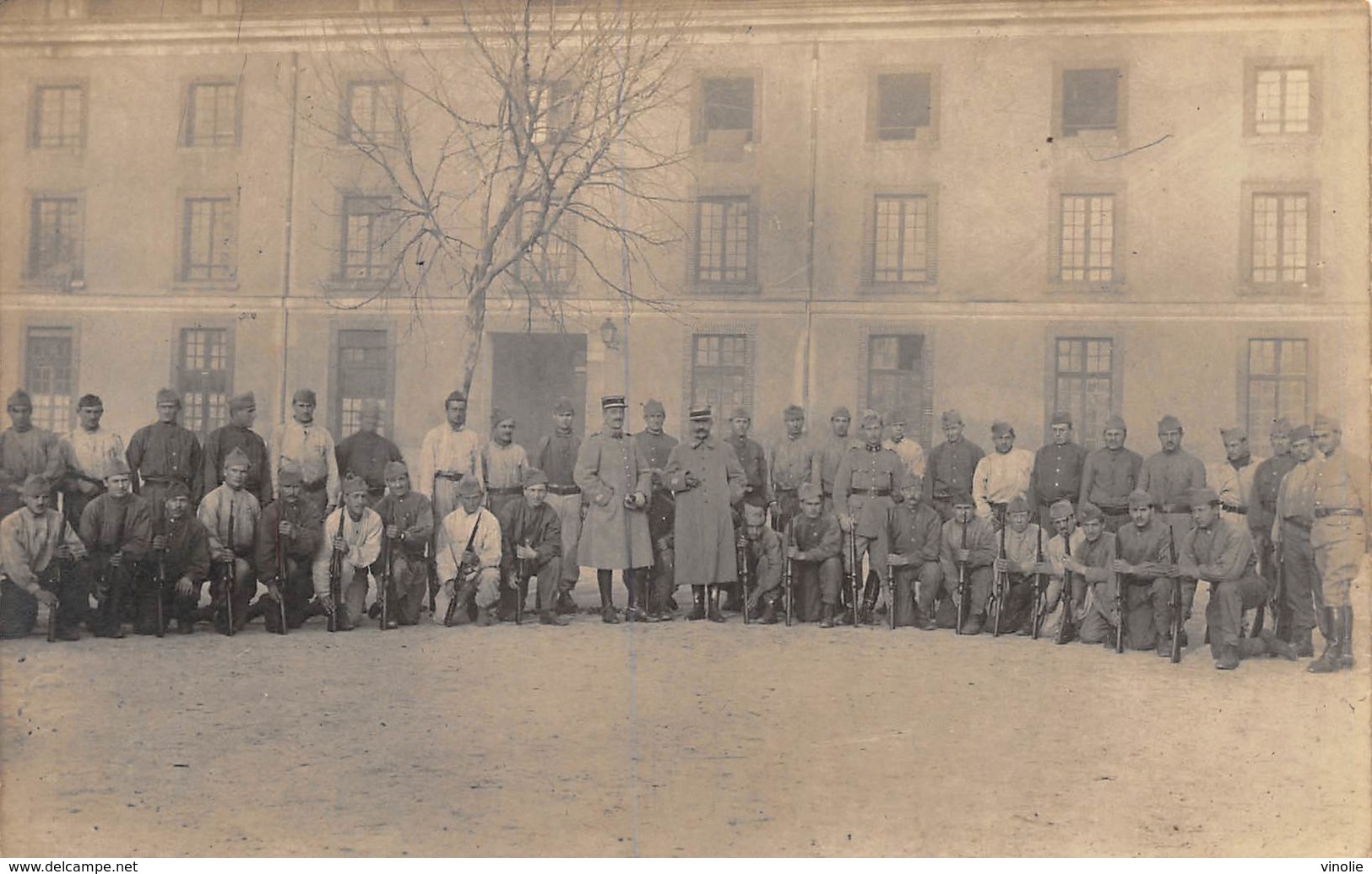 20-264 : FONTAINEBLEAU. CARTE PHOTO. CASERNE - Fontainebleau