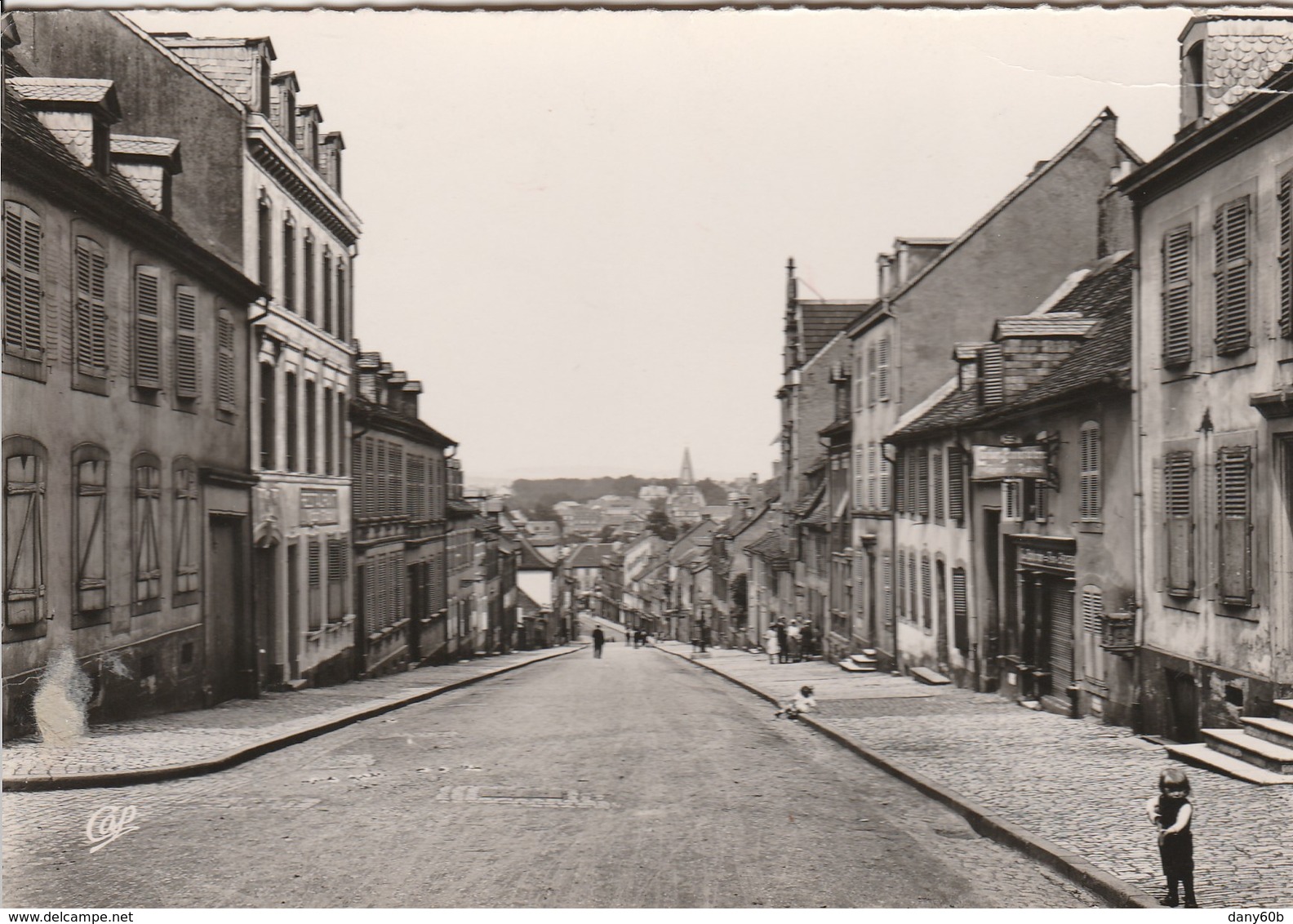 CPSM.GF . 57 . SARREGUEMINES . RUE DE LA MONTAGNE - Sarreguemines