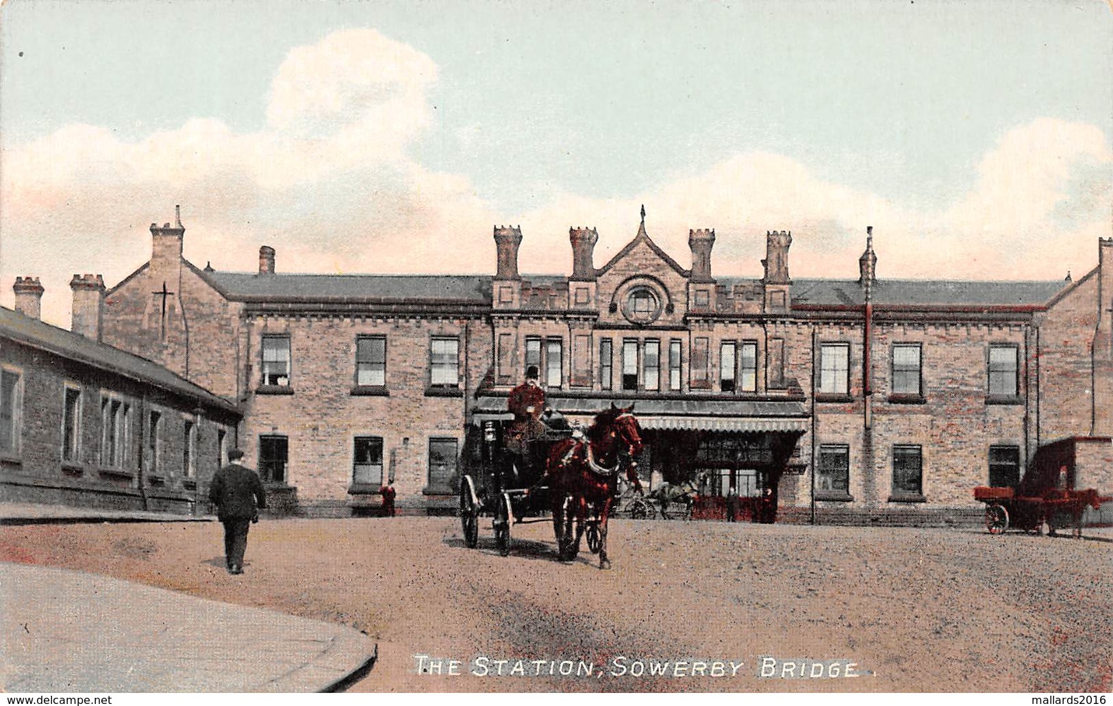 SOWERBY BRIDGE - THE STATION ~ AN OLD POSTCARD #97711 - Otros & Sin Clasificación