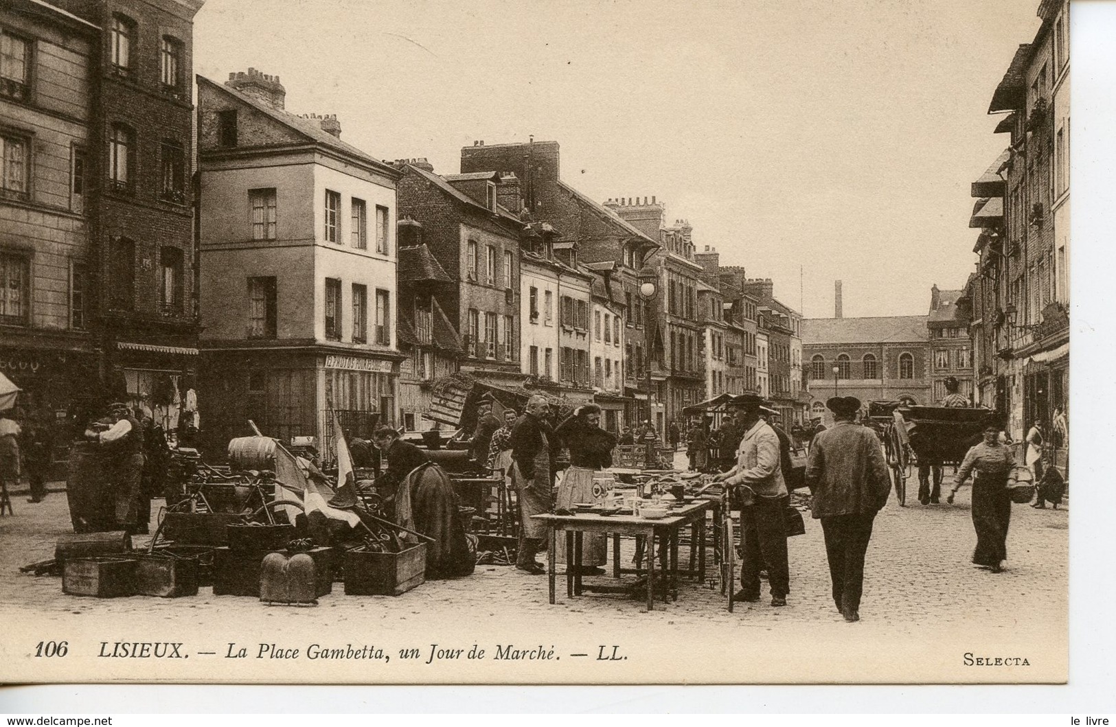 1617. CPA 14 LISIEUX. LA PLACE GAMBETTA UN JOUR DE MARCHE - Lisieux