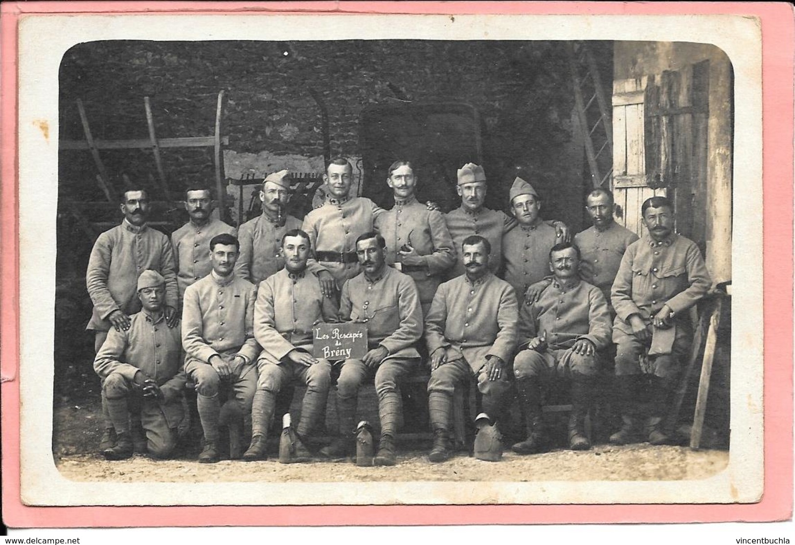 Carte Photo De 2 Rangées De Militaire Inscription "Les Rescapés De Breny" Envoyée Le 11/12/1918 9ème RI 10 Cie SP 145 - War 1914-18