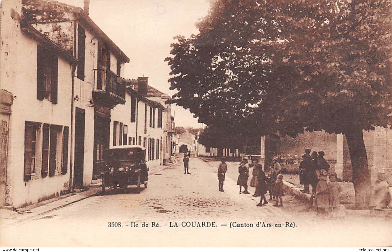 Ile De Ré.    17    La Couarde    Place Et Rue       (voir Scan) - Ile De Ré