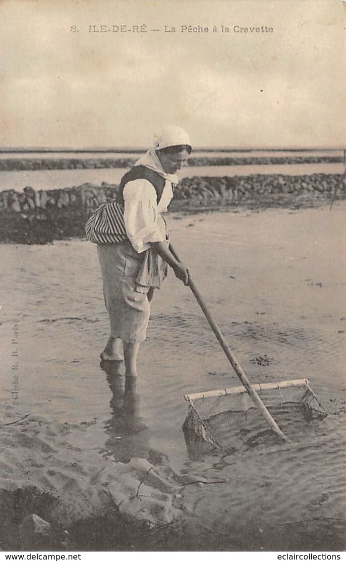 Ile De Ré.    17      Femme Pêchant La Crevette    (voir Scan) - Ile De Ré