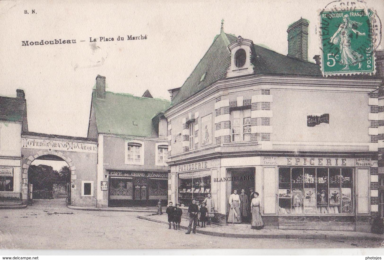 CPA  Mondoubleau (41) La Place Du Marché Boulangerie Patisserie Blanchelande  éditeur BN  Animée - Autres & Non Classés