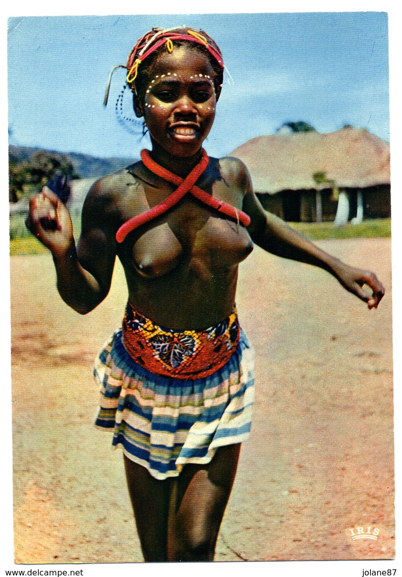 CPM   SENEGAL       AFRIQUE EN COULEURS  1976      PETITE DANSEUSE AUX SEINS NUS - Sénégal