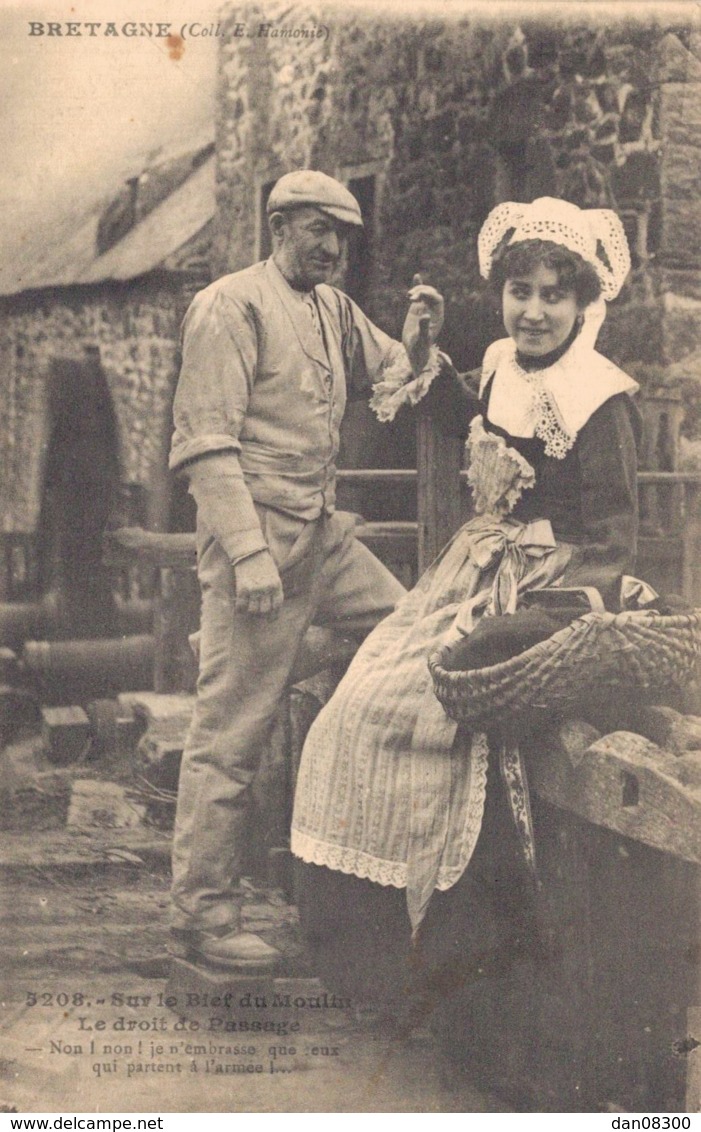 BRETAGNE SUR LE BIEF DU MOULIN LE DROIT DE PASSAGE PAS CIRCULEE - Personnages