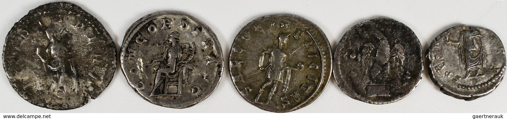 Antike: Römische Kaiserzeit: Lot 5 Stück; 3 X AR-Antoninian Und 2 X AR-Denar, Sehr Schön. - Autres & Non Classés