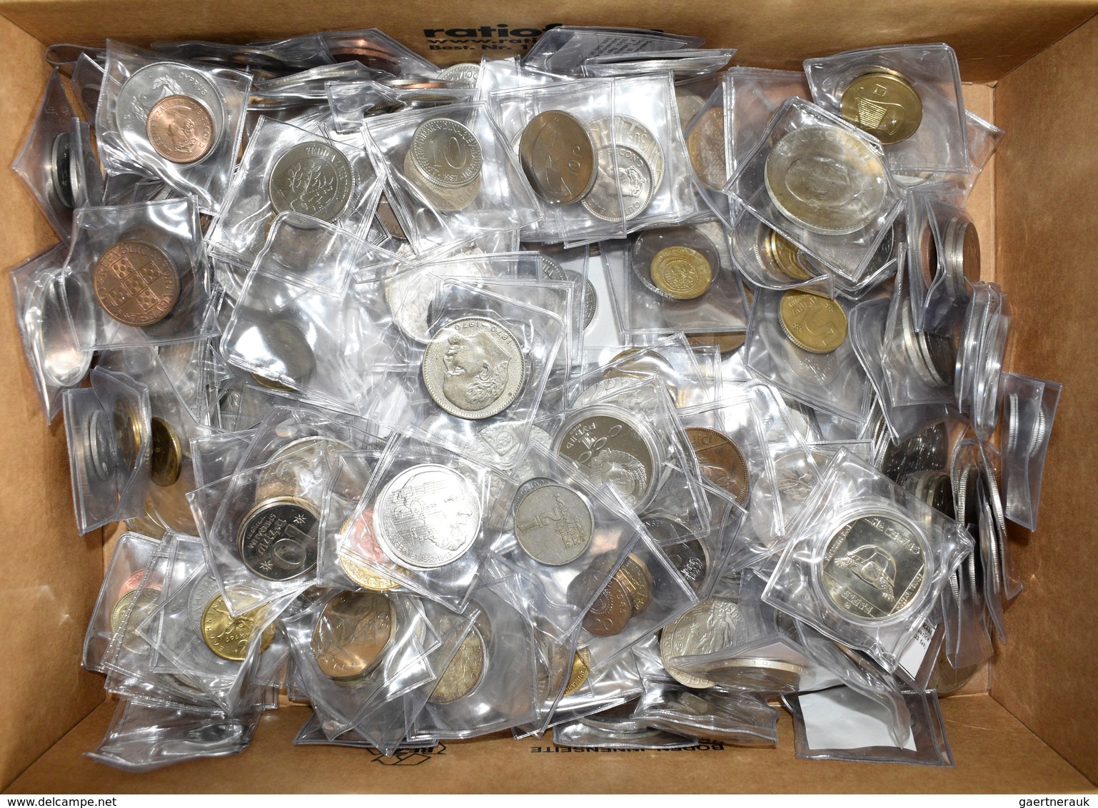 Alle Welt: Silber- Und Kupfermünzen Aus Aller Welt. Circa 3,2 Kg. Überwiegend Einzeln In Münztäschch - Sonstige & Ohne Zuordnung