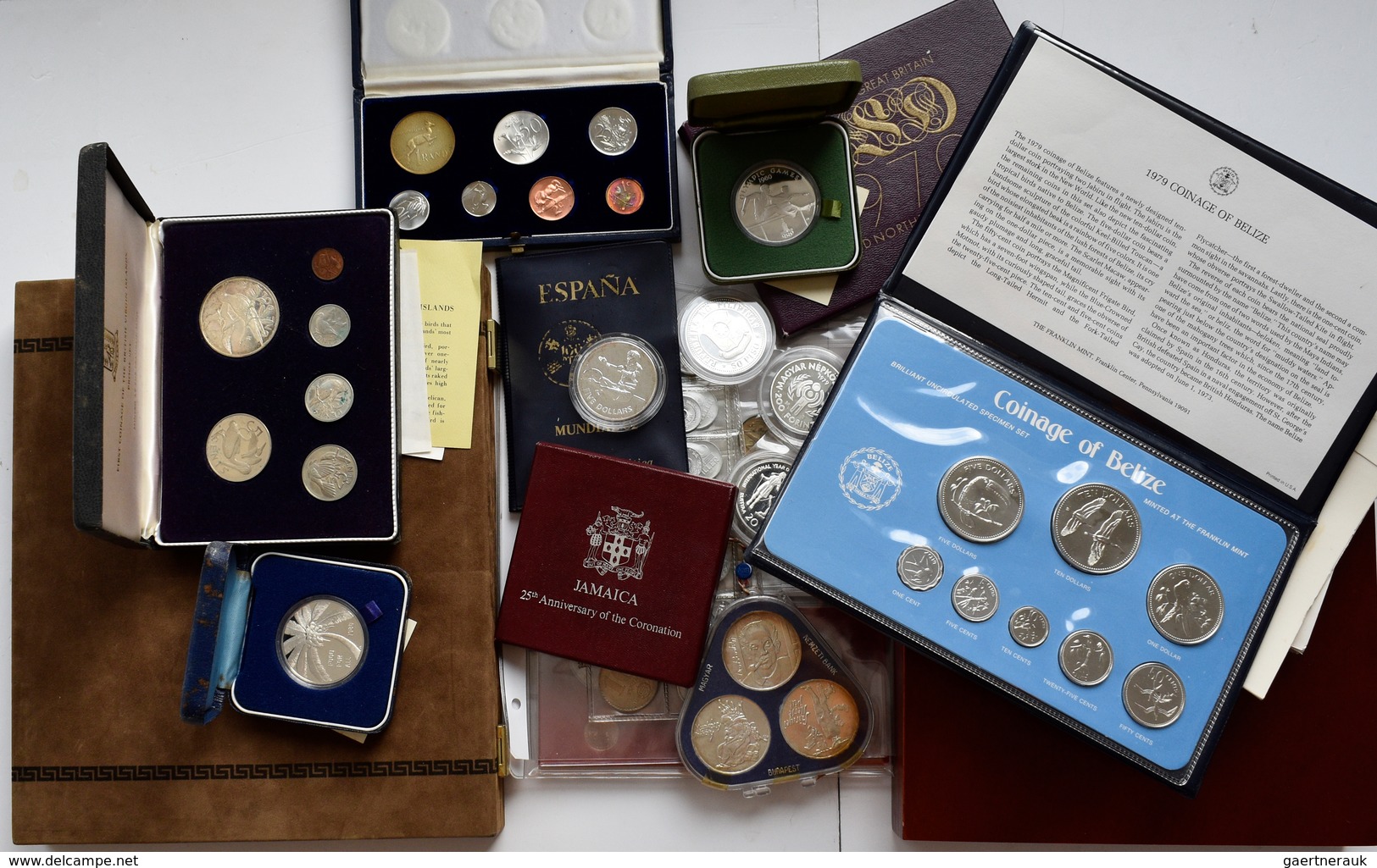 Alle Welt: Kleine Sammlung An Gedenkmünzen Und KMS Aus Aller Welt. Überwiegend Silbermünzen, Dabei O - Autres & Non Classés