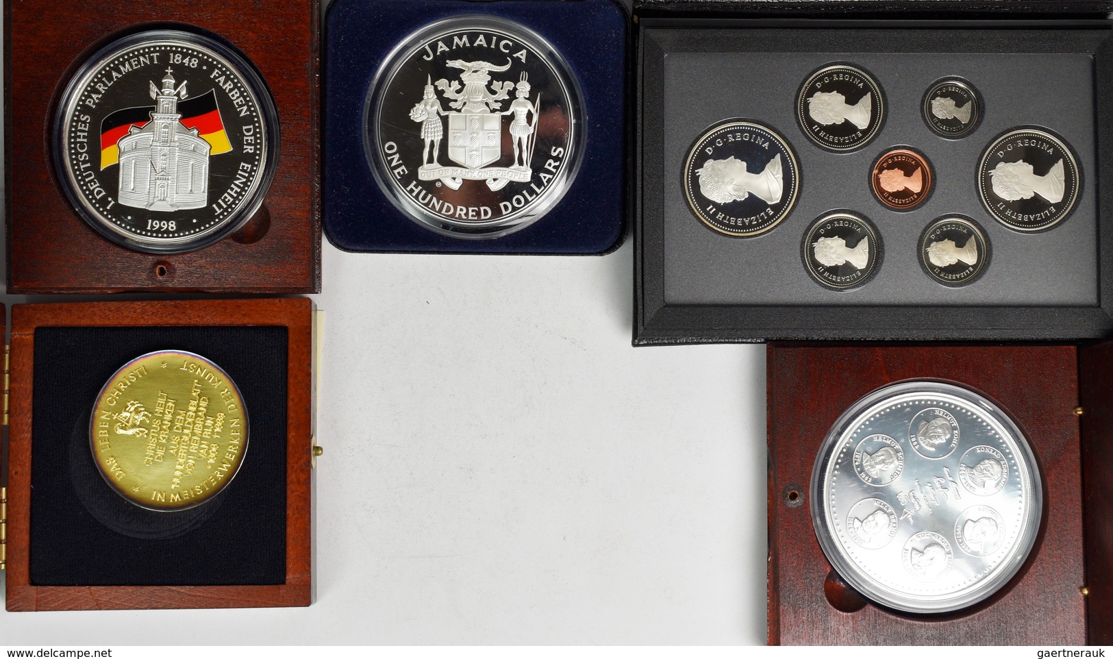 Alle Welt: Kleines Silberlot, Dabei: Jamaica 100 Dollars 1986 Fußballmünze (4 OZ); Canadaset 1987; Z - Autres & Non Classés