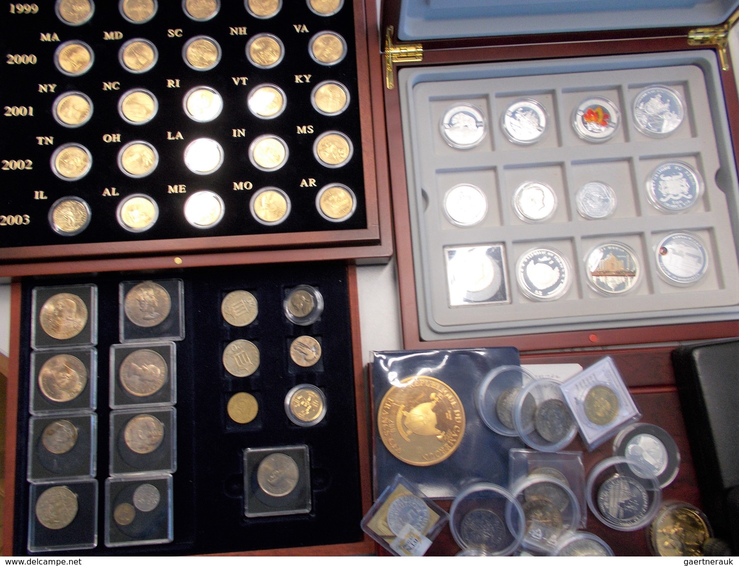 Alle Welt: Umfangreiche Sammlung An Münzen Und Medaillen Aus Aller Welt, Oft Teurere ABO-Ware In Edl - Autres & Non Classés