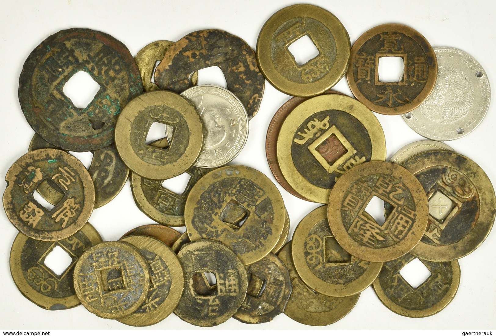 China: Lot Diverser Münzen, überwiegend Alte Cash Münzen. Alle Unbestimmt Und Ungeprüft, Gekauft Wie - China