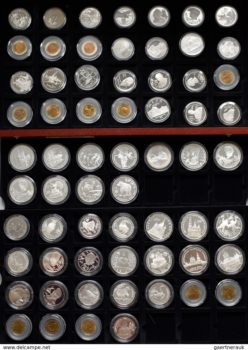 Russland: Über 130 Diverse Gedenkmünzen Aus Russland 1992-1994 In 2 Holzboxen Untergebracht. Dabei A - Russie