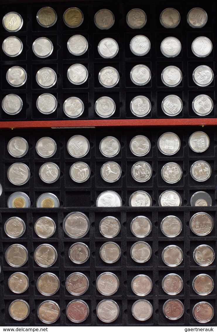 Sowjetunion: Über 300 Diverse Gedenkmünzen Der UdSSR In 4 Holzboxen (Die Offiziellen Gedenkrubel Der - Rusland