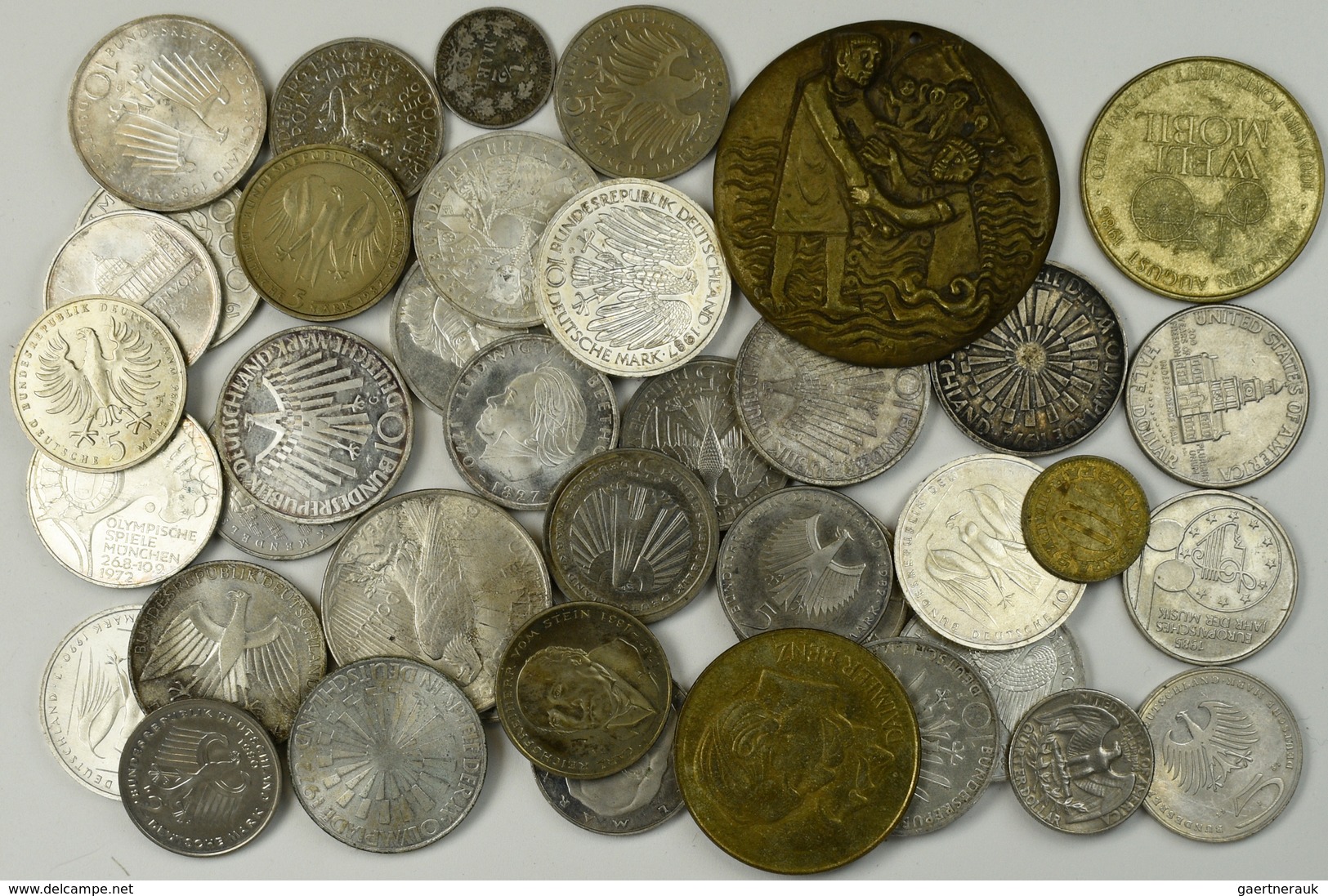Deutschland: Eine Kleine Schachtel Mit Diversen Münzen, überwiegend DM - Autres & Non Classés