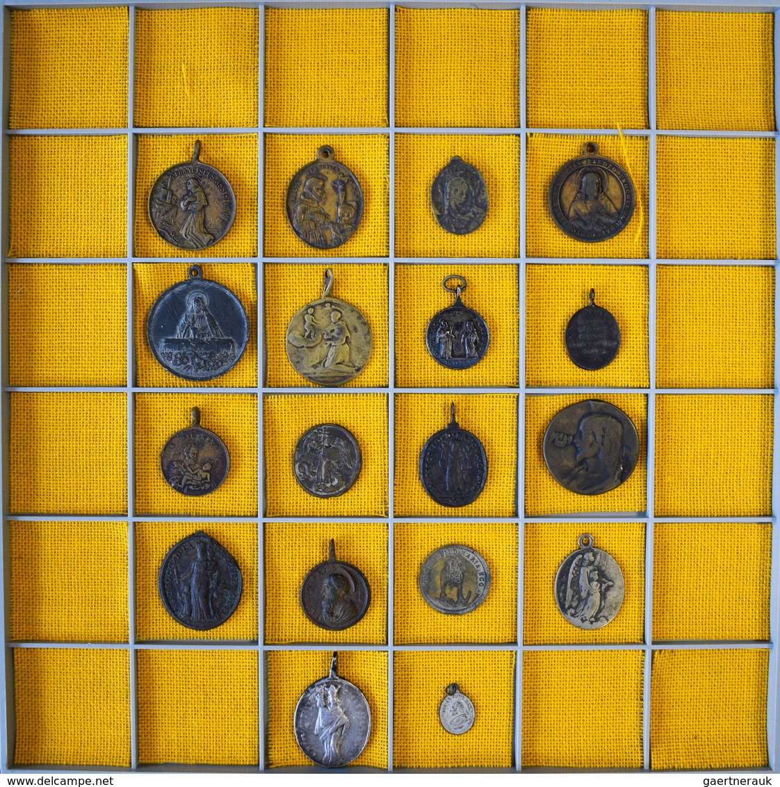 Medaillen - Religion: Kleines Konvolut Von 18 Europäischen Wallfahrtsmedaillen In Silber, Bronze Und - Non Classés