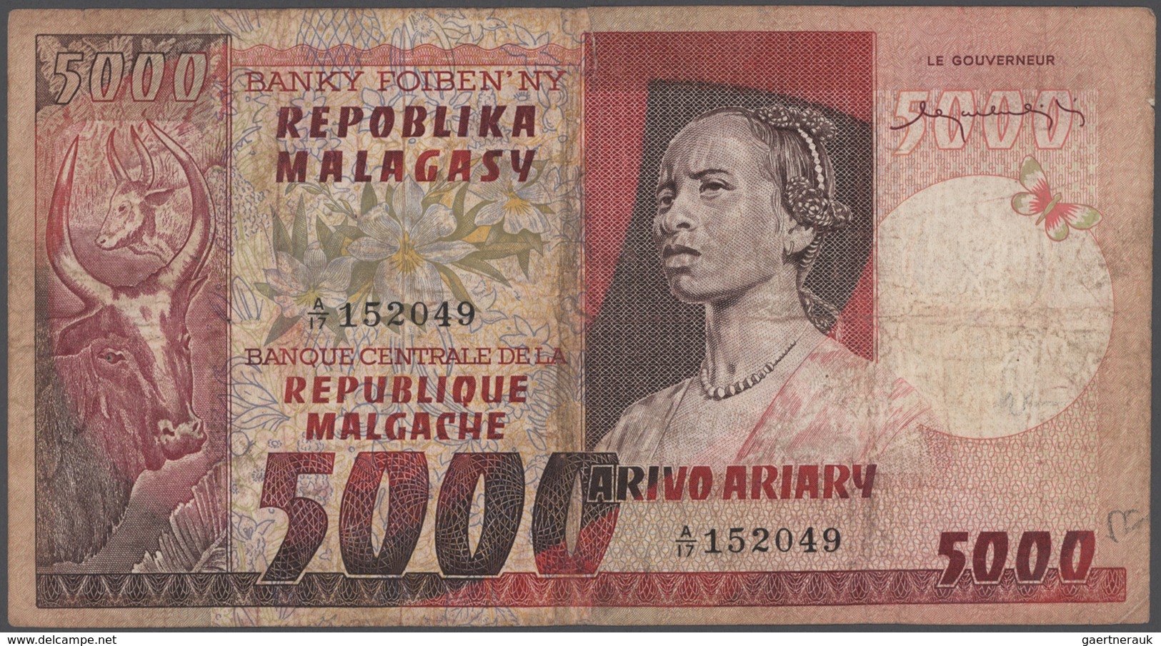 Alle Welt: Collectors album with more than 740 banknotes Ivory Coast, Mali, Madagascar, Malta, Monte