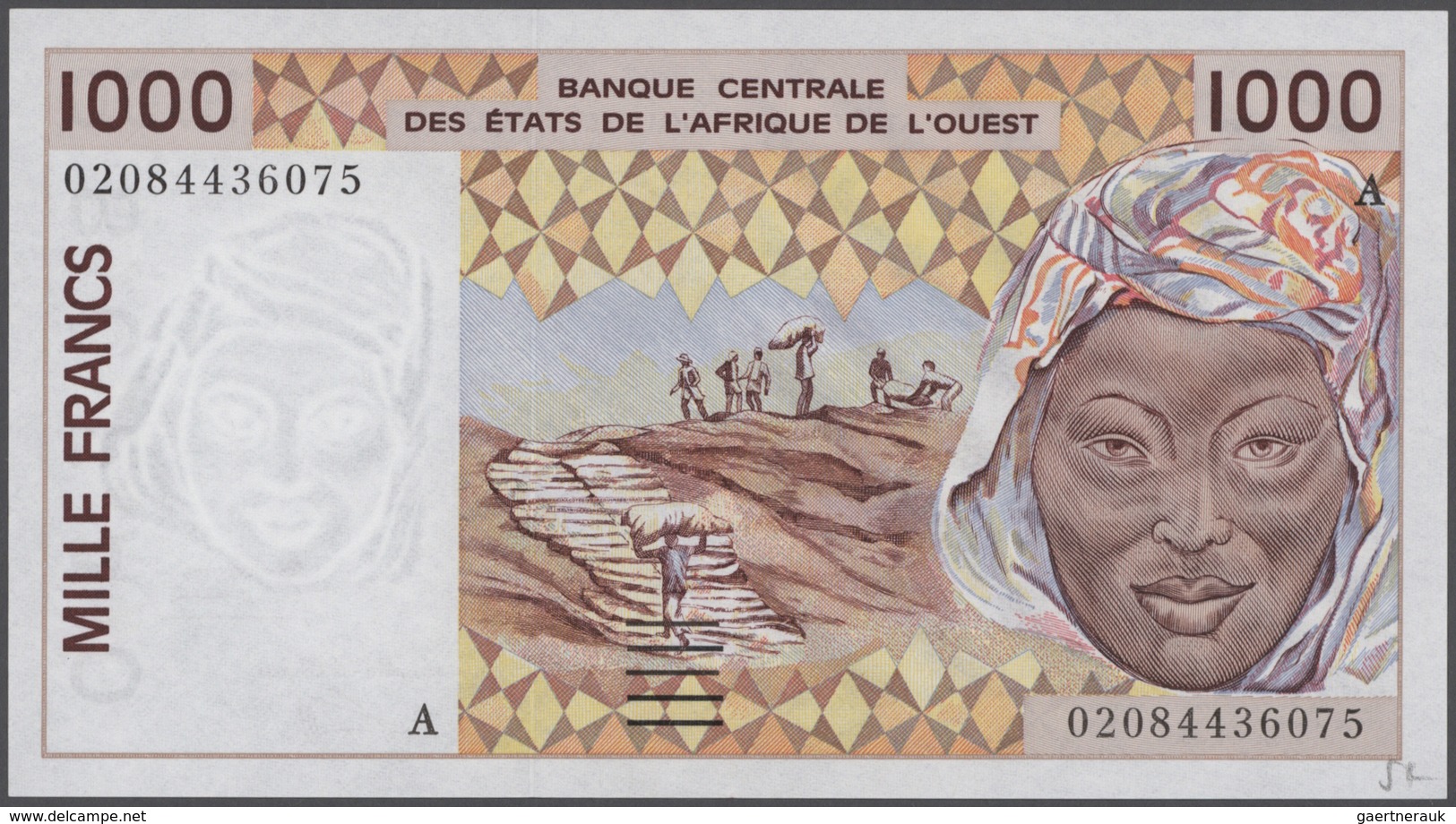 Alle Welt: Collectors album with more than 740 banknotes Ivory Coast, Mali, Madagascar, Malta, Monte