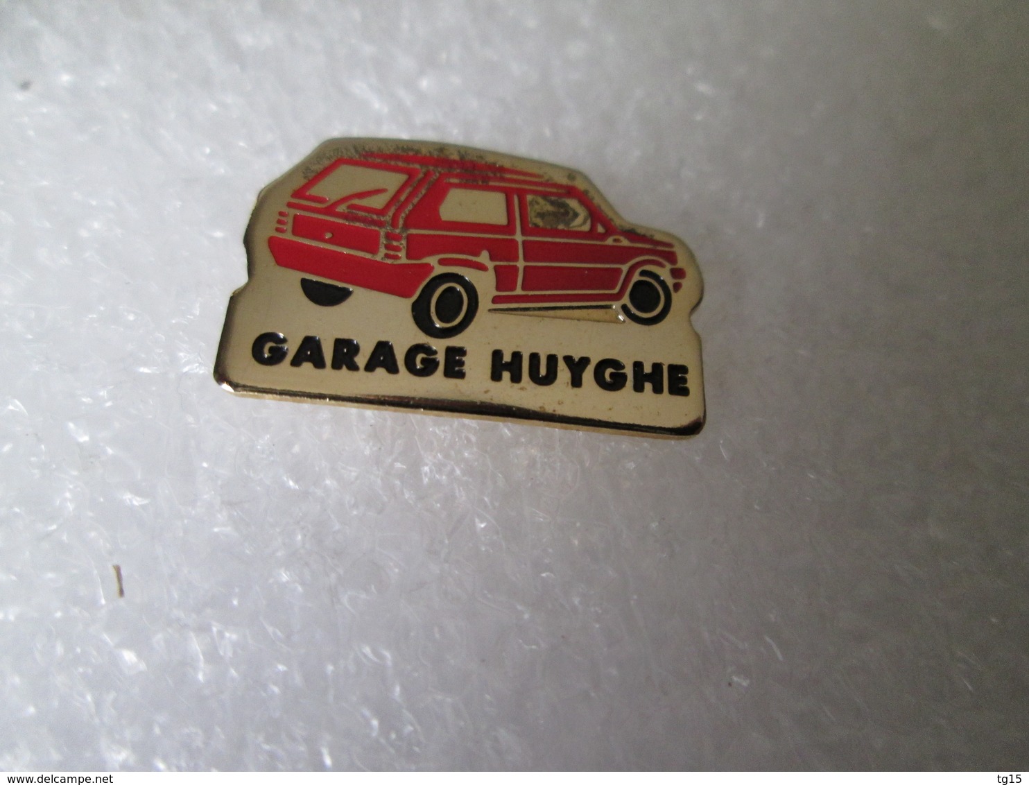 PIN'S   FIAT  PANDA  GARAGE  HUYGHE - Fiat