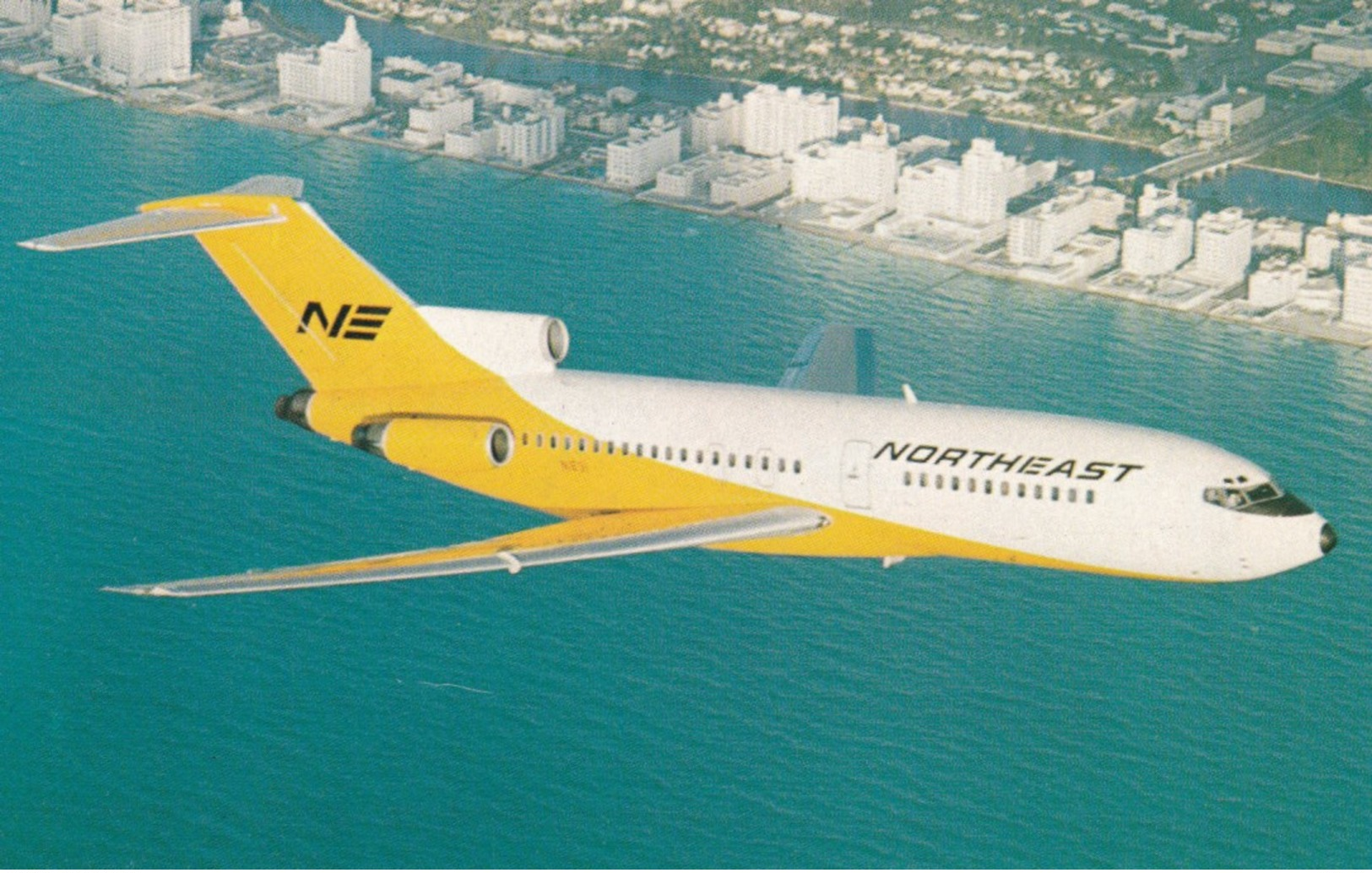 NORTHEAST JET "Yellowbird" Airplane Over Miami Beach , Florida , 50-60s - 1946-....: Ere Moderne