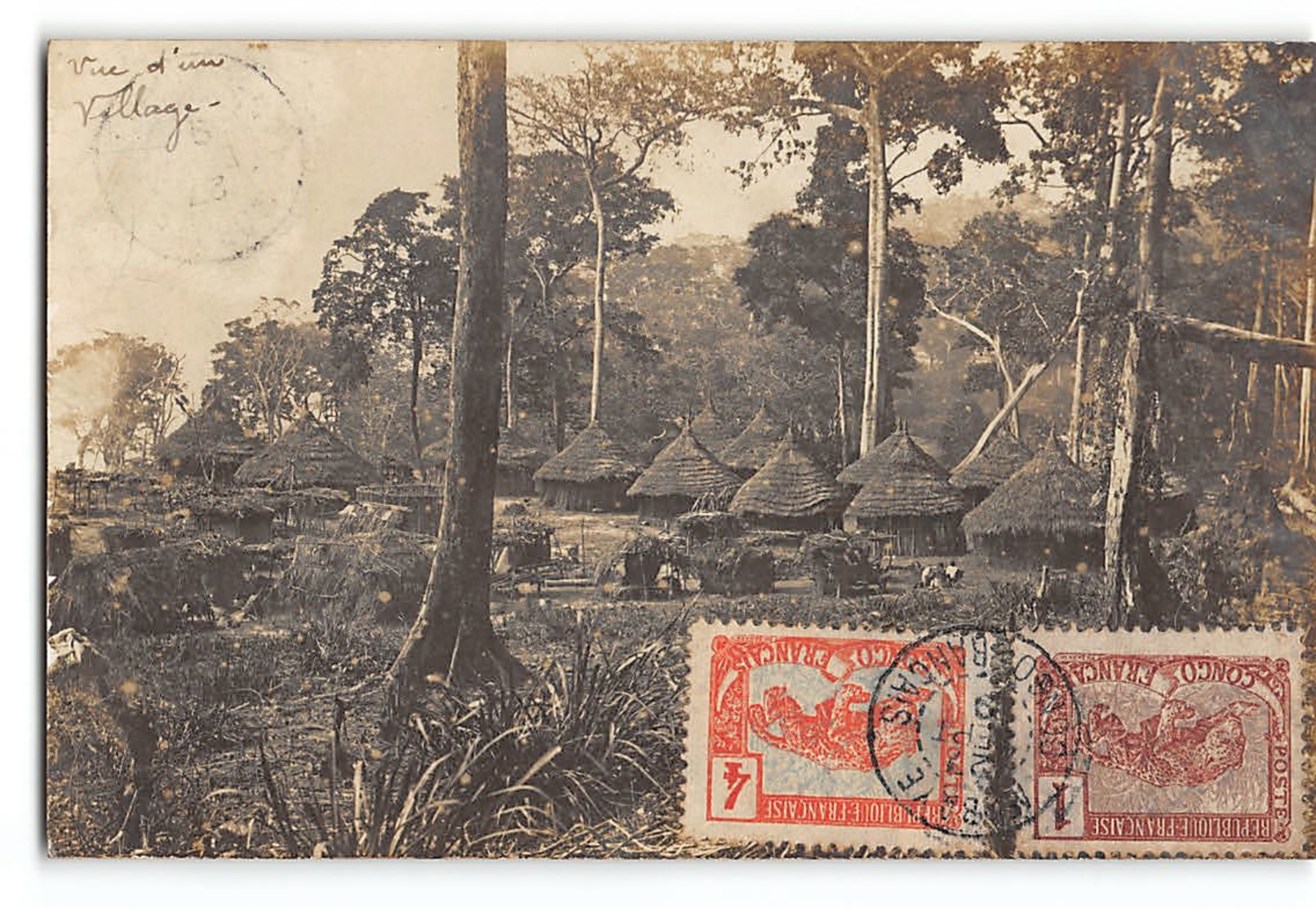 CPA Carte Photo Auguste Bechaud - Vue D'un Village - Oubangui Chari - Zentralafrik. Republik