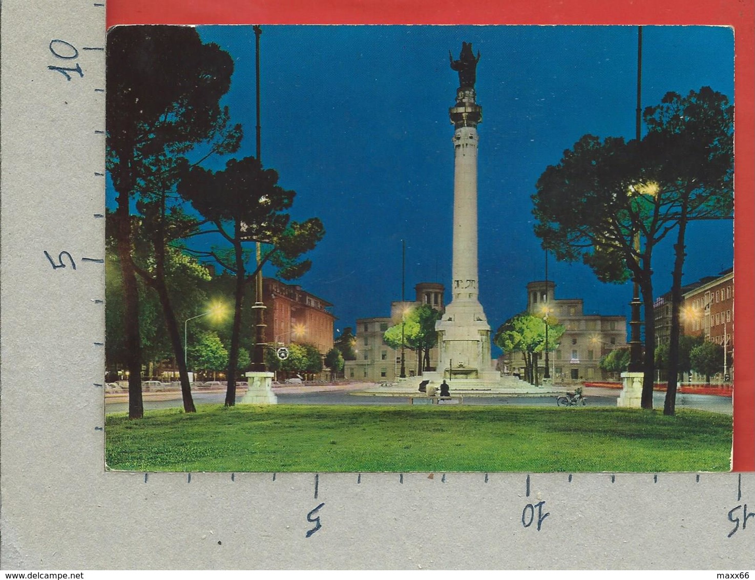 CARTOLINA VG ITALIA - FORLI (FC) - Piazzale Della Vittoria - Monumento Ai Caduti - Notturno - 10 X 15 - 1970 - Forlì