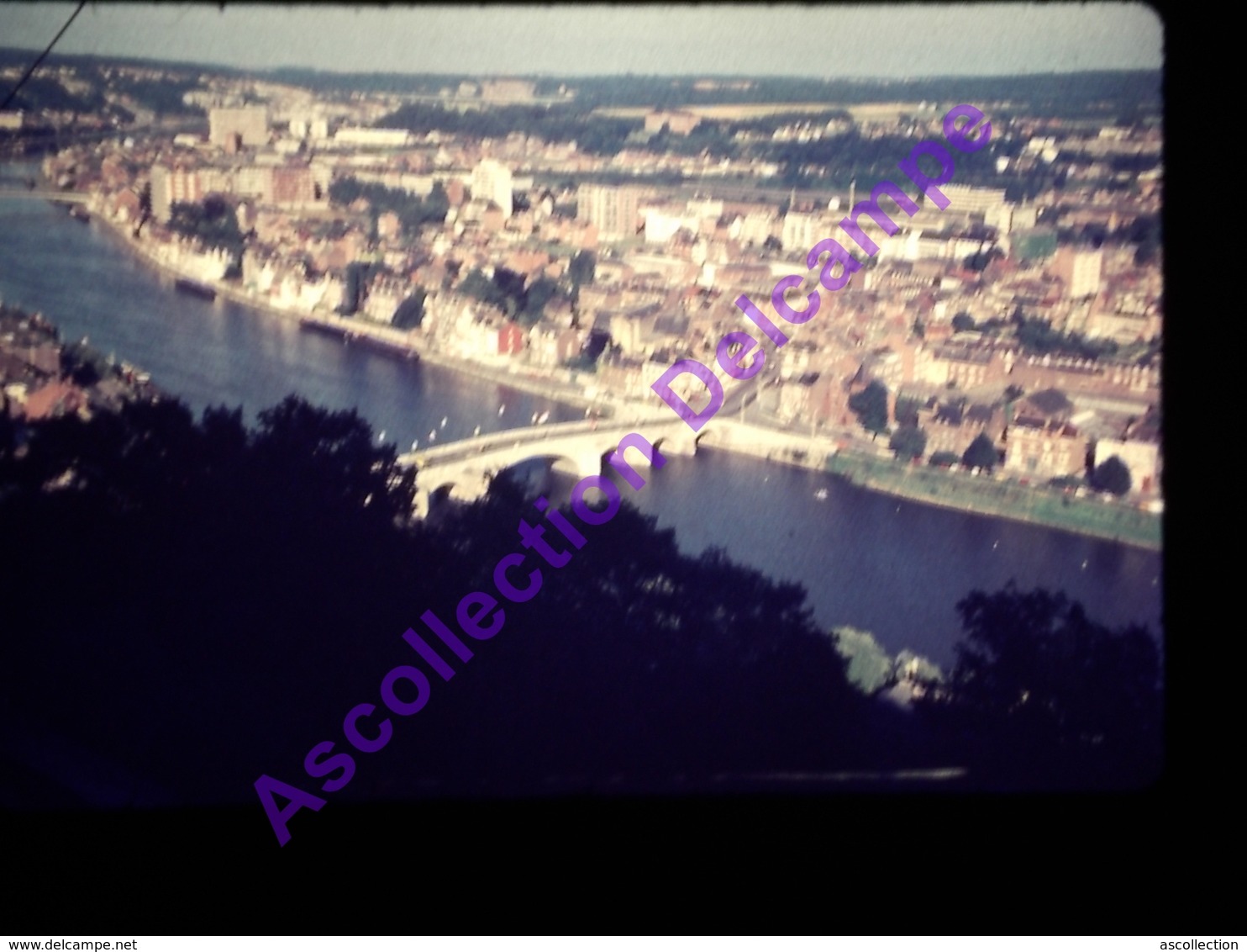 Slide Amateur Diapositive Amateur Belgique,  1972 Namur Meuse - Diapositives