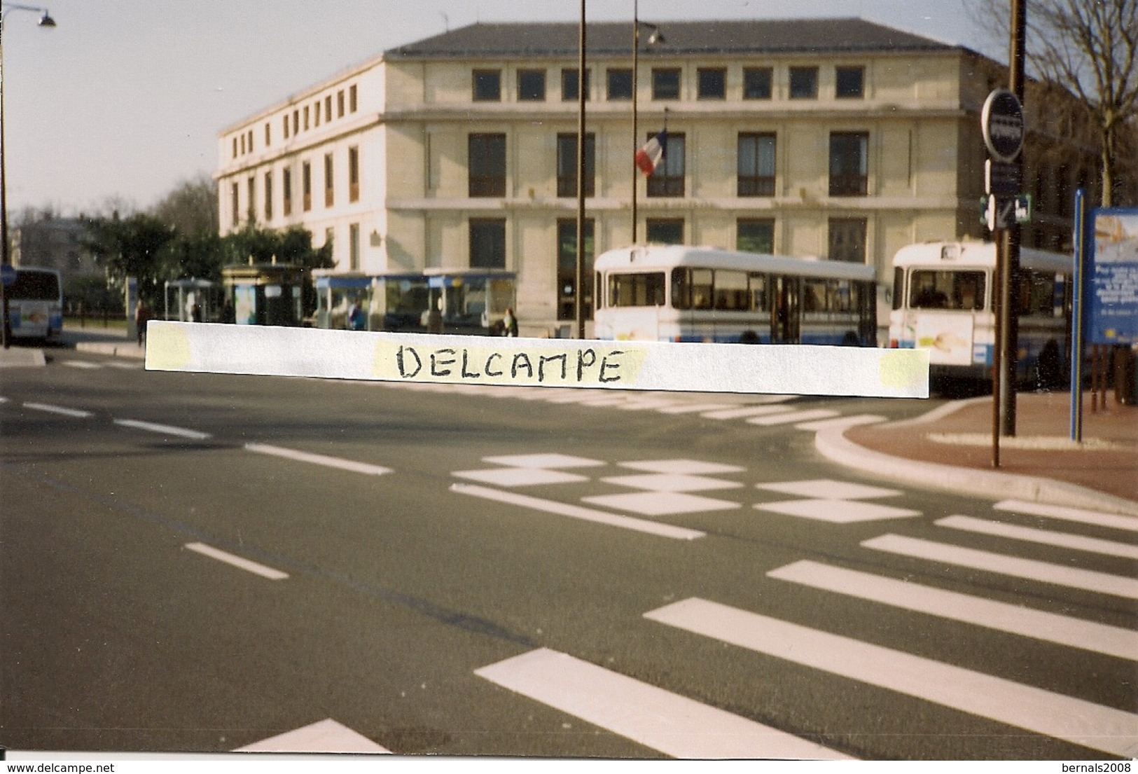 VERSAILLES - Station De Bus -1996 - Photo Sur Support Carte,format Actuel - Versailles
