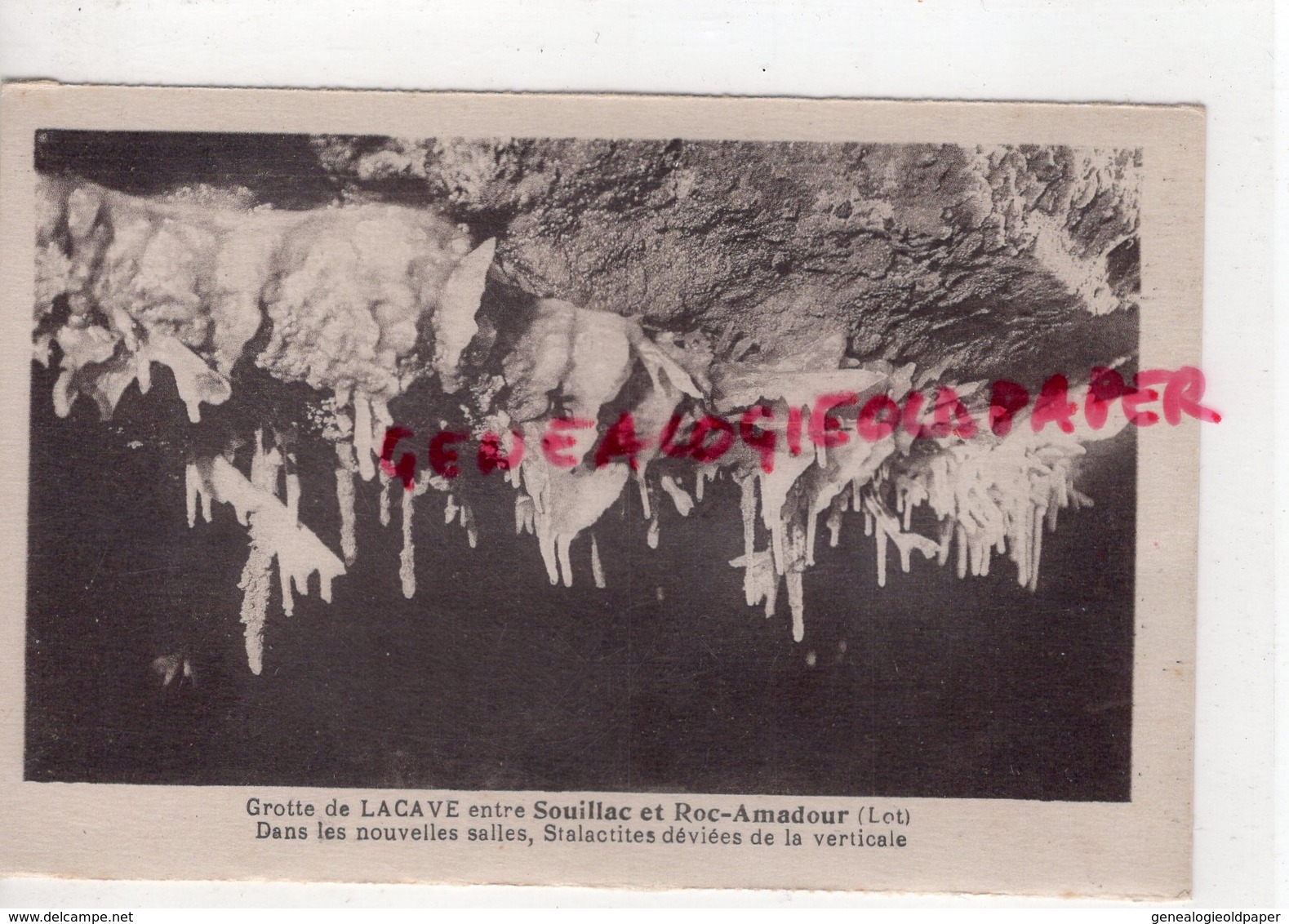 46-  LACAVE GROTTES -DANS LES NOUVELLES SALLES STALACTITES DEVIEES DE LA VERTICALE    - LOT QUERCY - Lacave