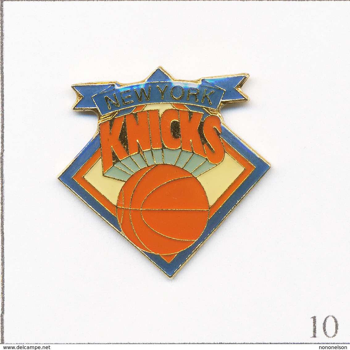 PIN'S Sport - Basket-Ball / Equipe Des New-York Knicks. Estampillé TM © NBA 1988-Peter David. Epoxy. T690-10 - Basketball