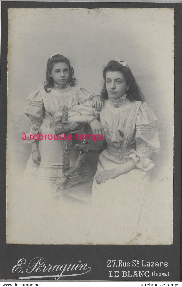Grand CDV-(CAB) 2 Jeunes Filles Jolies Robes-mode-photo Perraguin à Le Blanc (Indre) - Anciennes (Av. 1900)