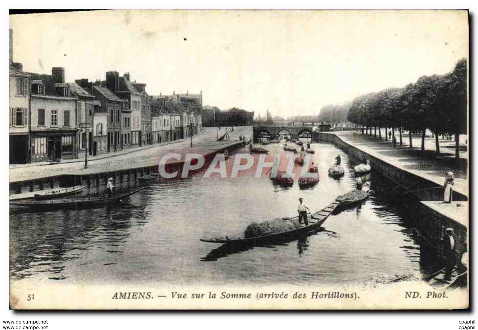 CPA Amiens Vue Sur La Somme Bateaux Barques Pecheur Peche - Amiens