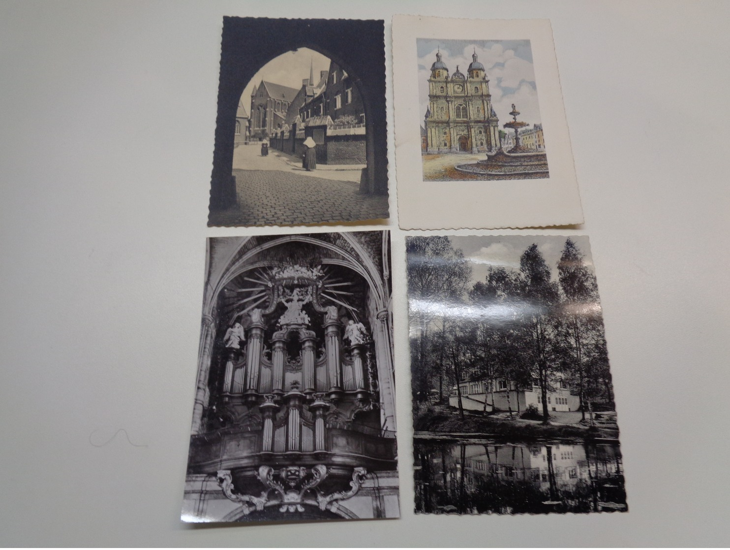 Beau lot de 60 cartes postales de Belgique  CPSM  grand format      Mooi lot van 60 postkaarten van België groot formaat